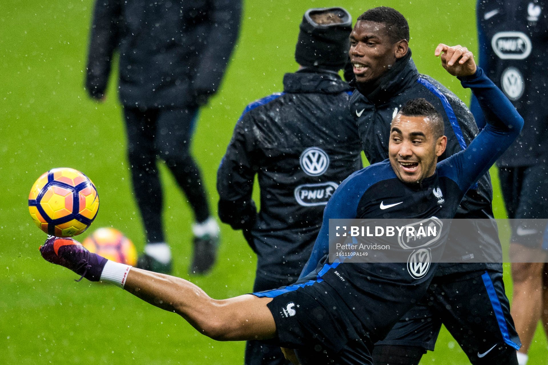 Frankrikes Dimitri Payet och Paul Pogba