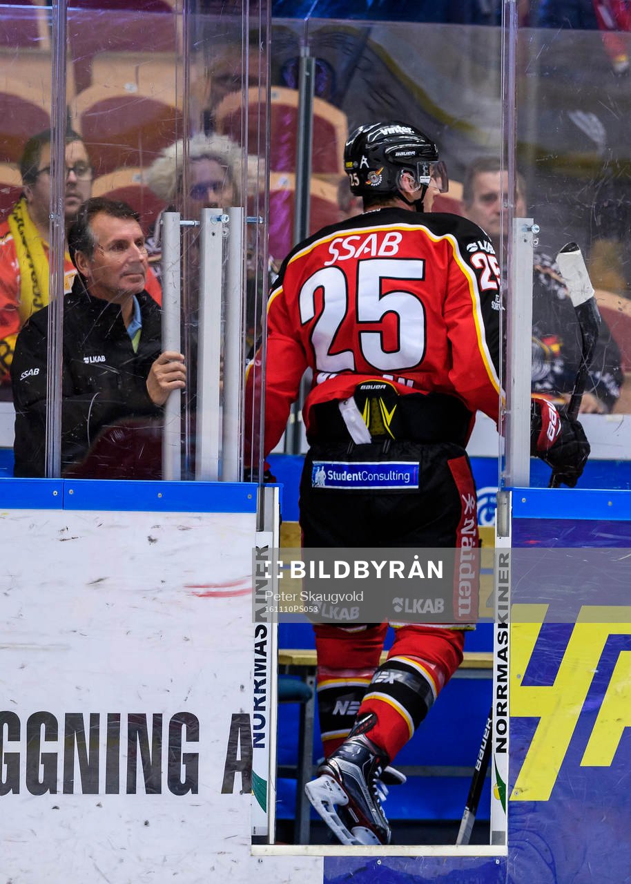 Luleås Anton Hedman blir utvisad i slutet av matchen