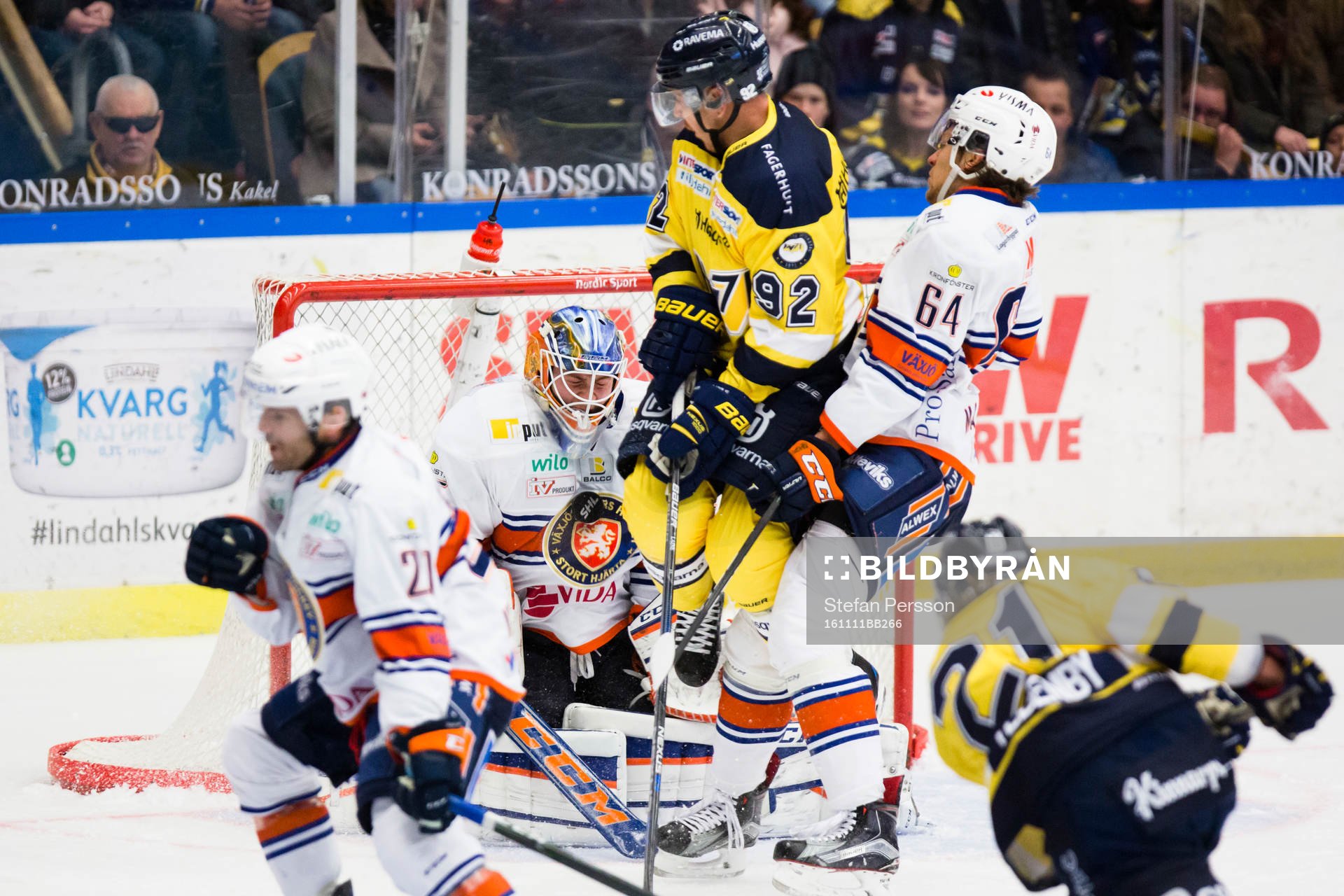 s Mattias Tedenby skjuter ett skott mot Växjös målvakt