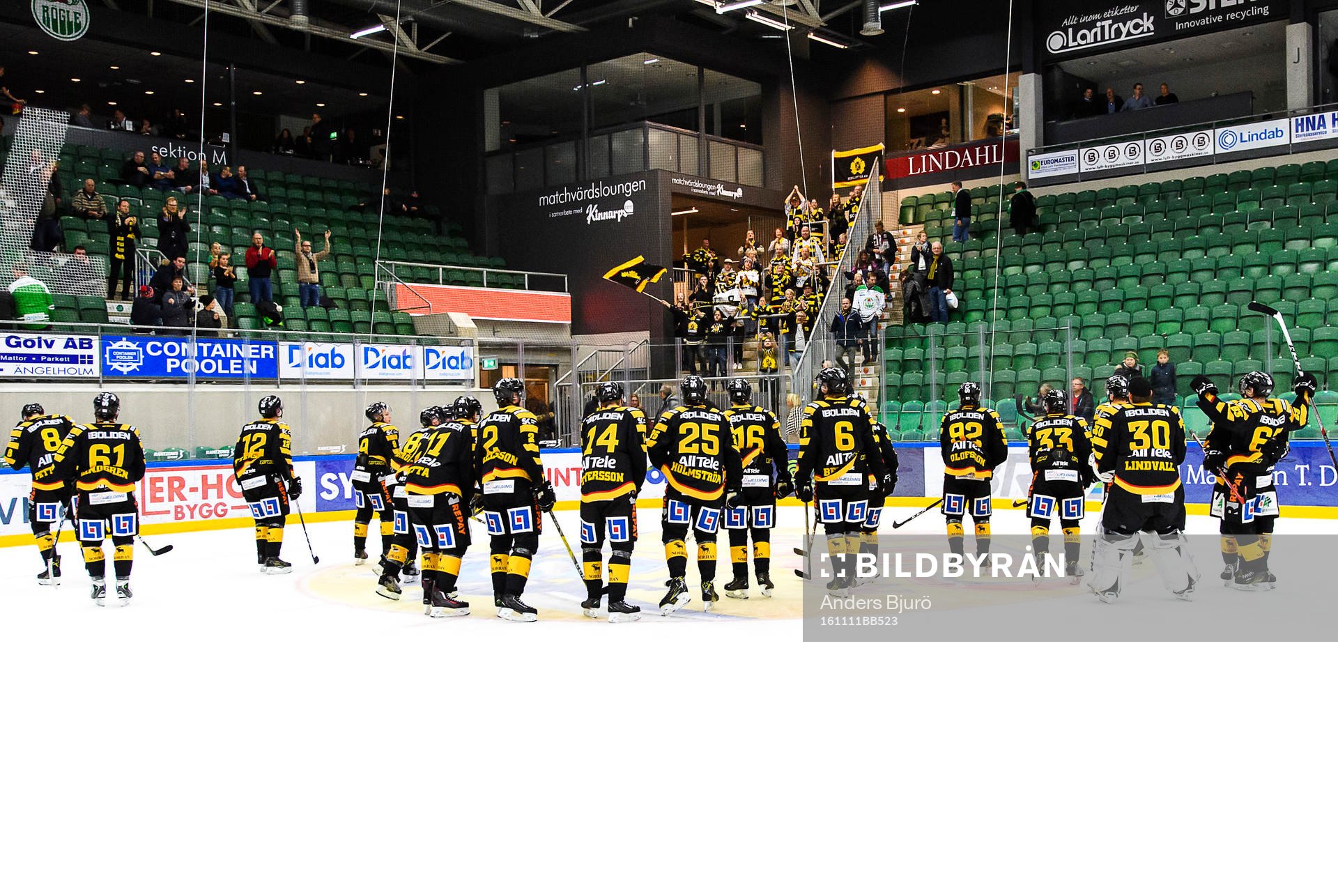 Skellefteå tackar sina supporters och jublar