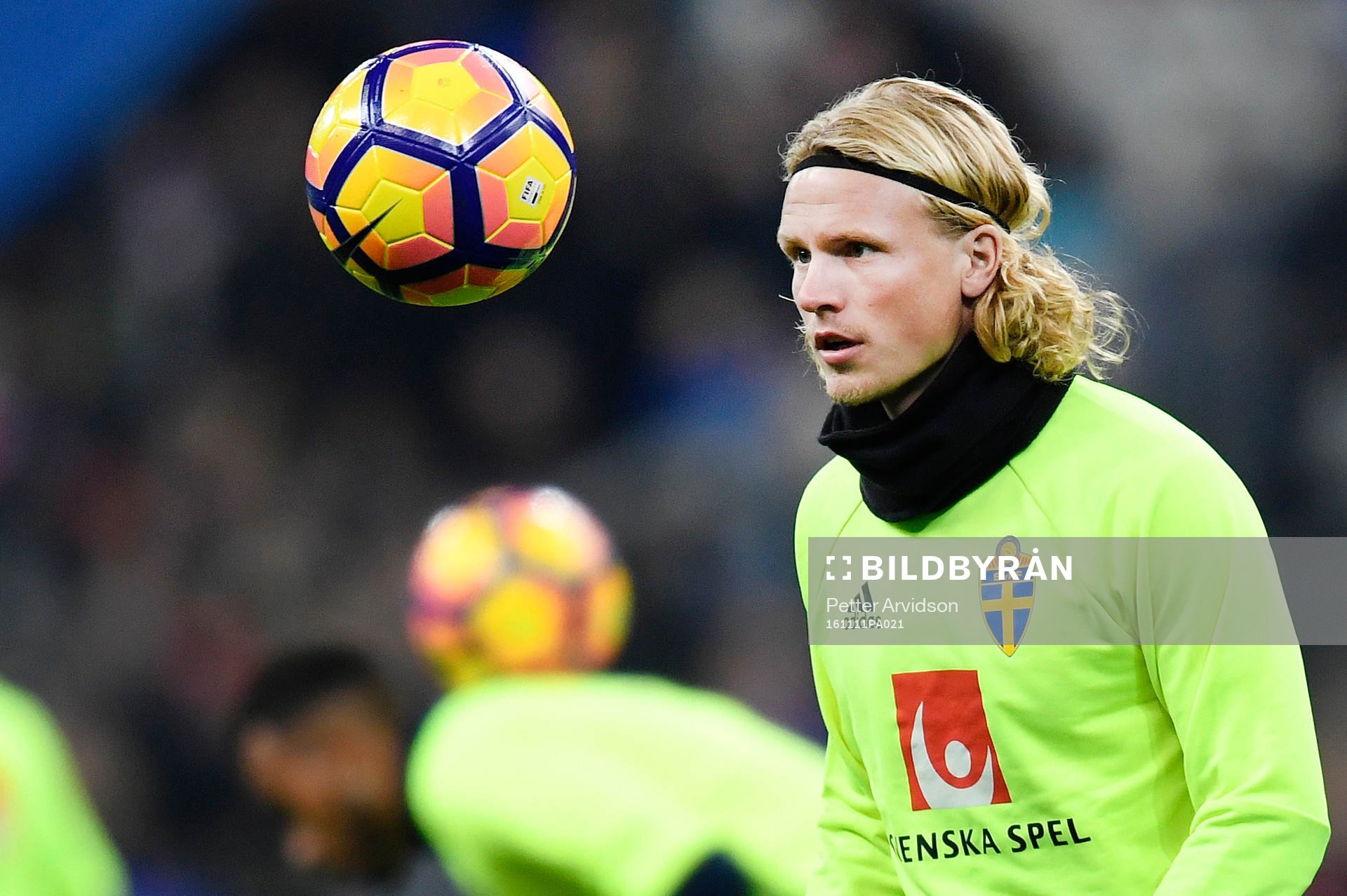 Sveriges Oscar Hiljemark värmer upp