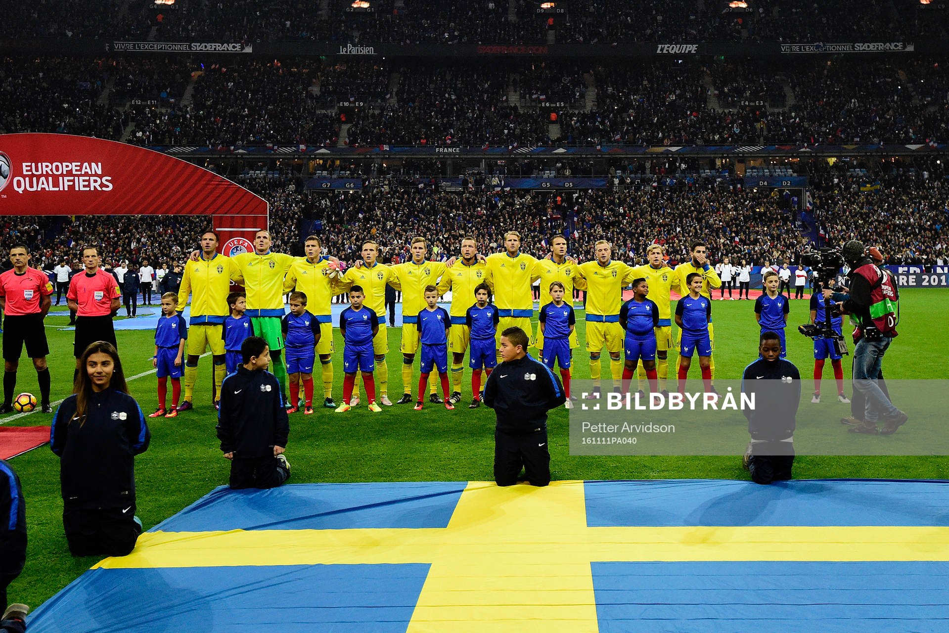Sveriges spelare står uppställda