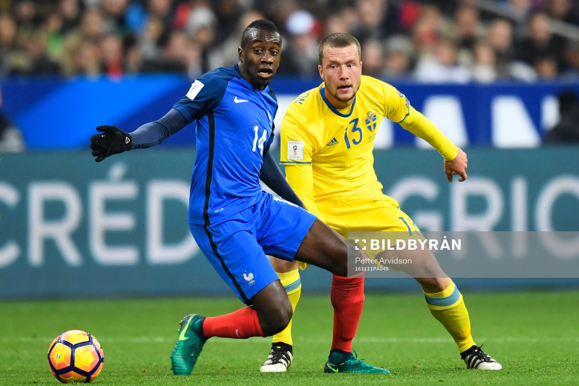 Frankrikes Blaise Matuidi och Sveriges Jakob Johansson