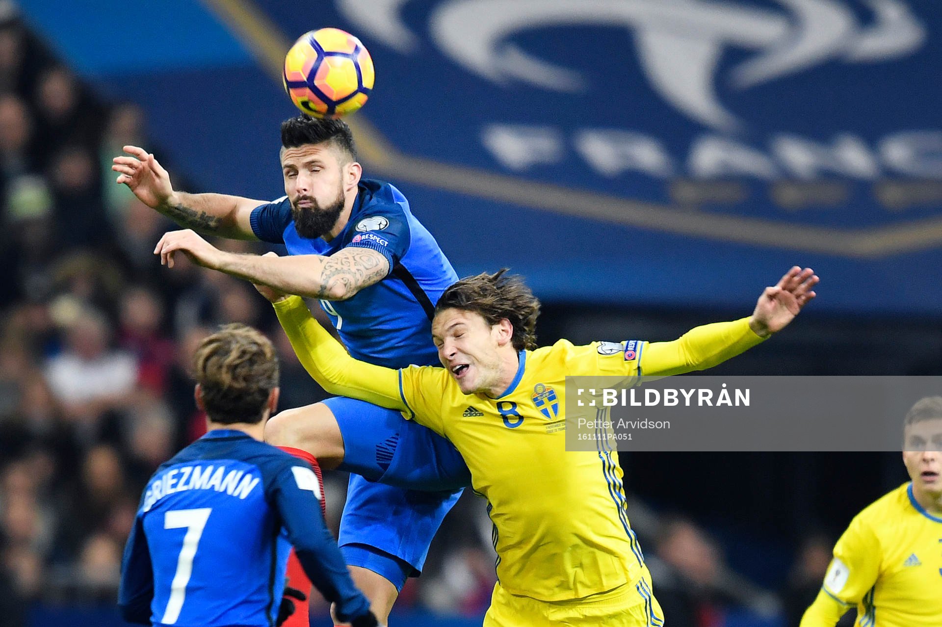 Frankrikes Olivier Giroud och Sveriges Albin Ekdal