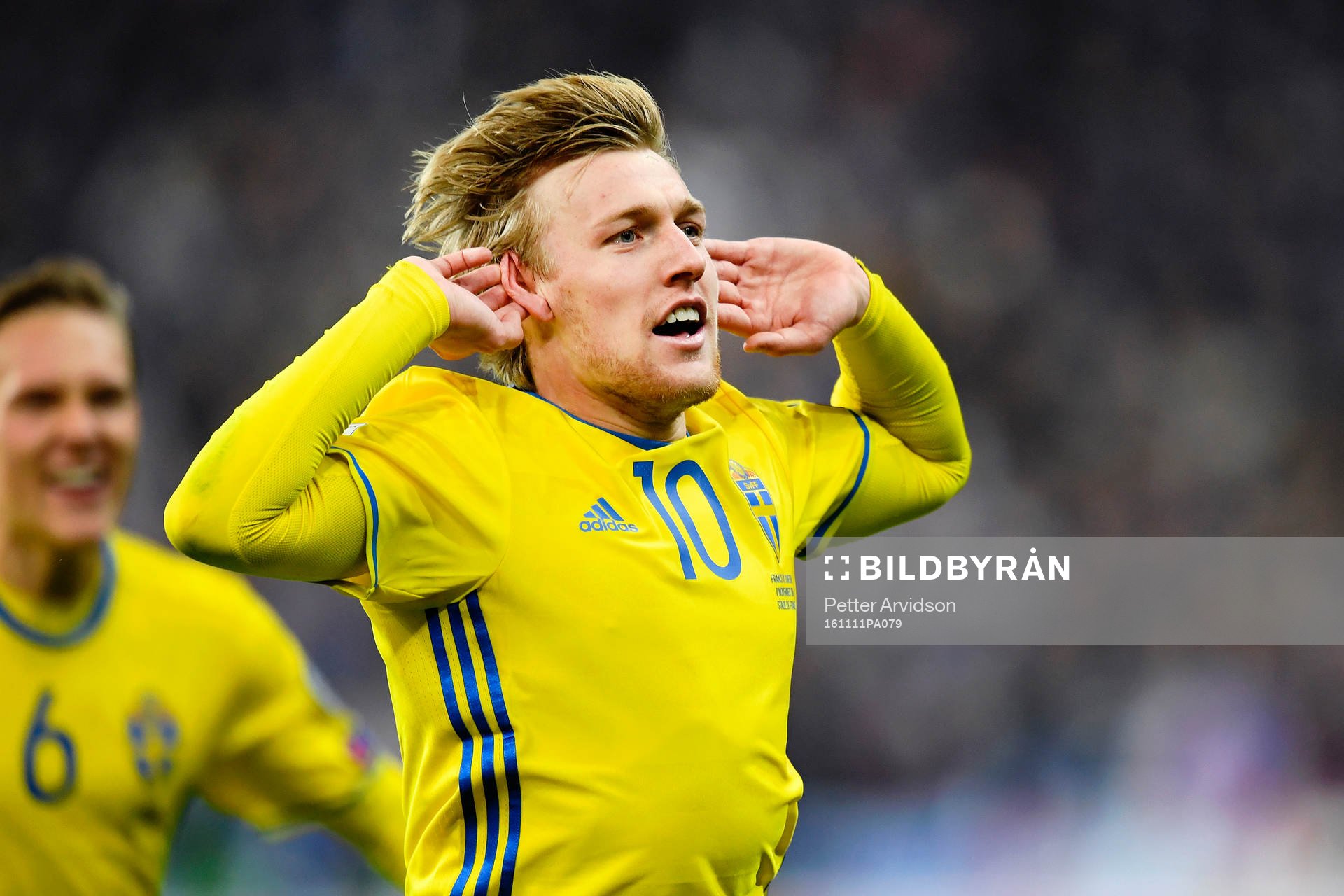 Sveriges Emil Forsberg jublar
