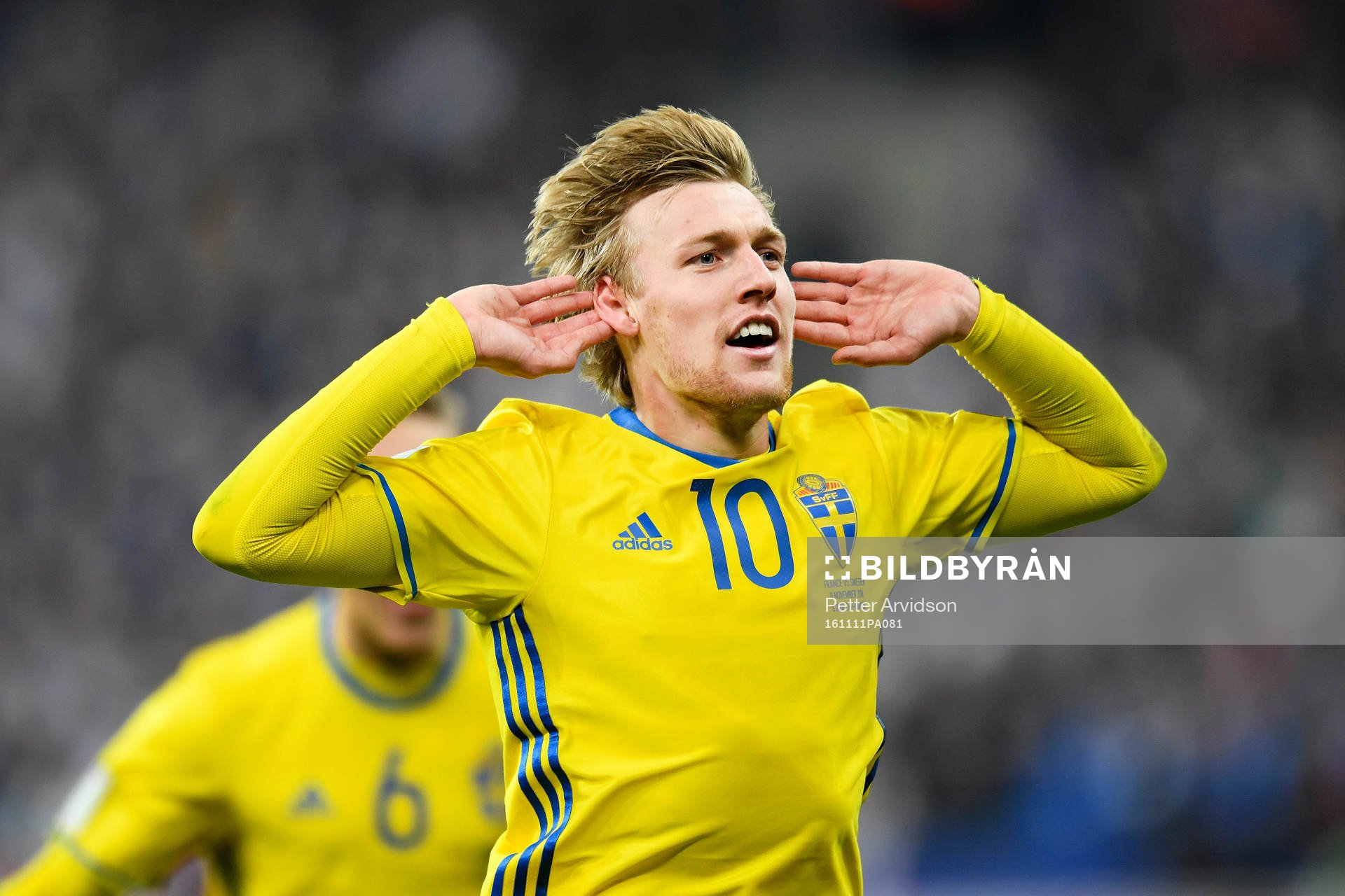 Sveriges Emil Forsberg jublar