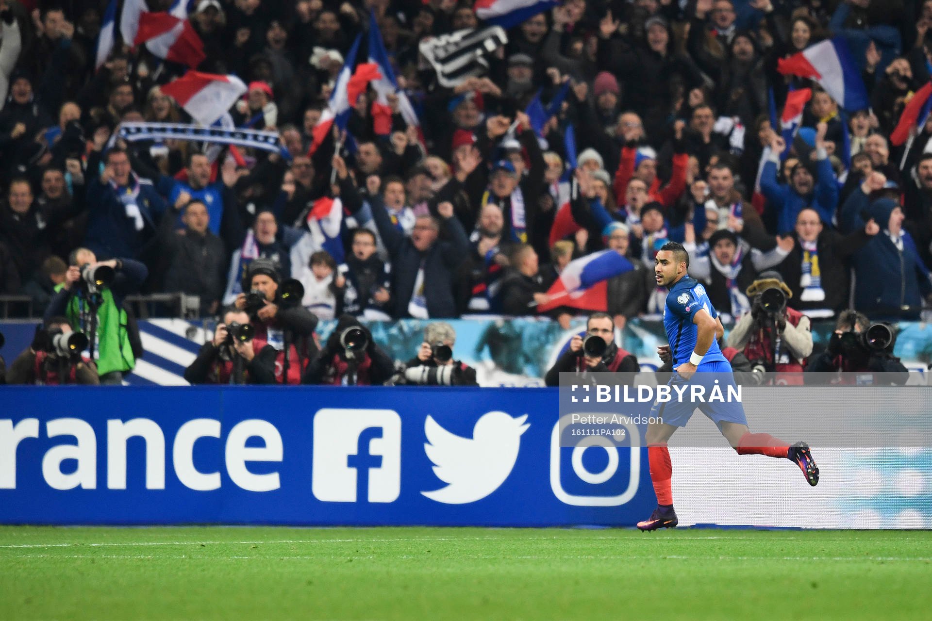 Frankrikes Dimitri Payet jublar
