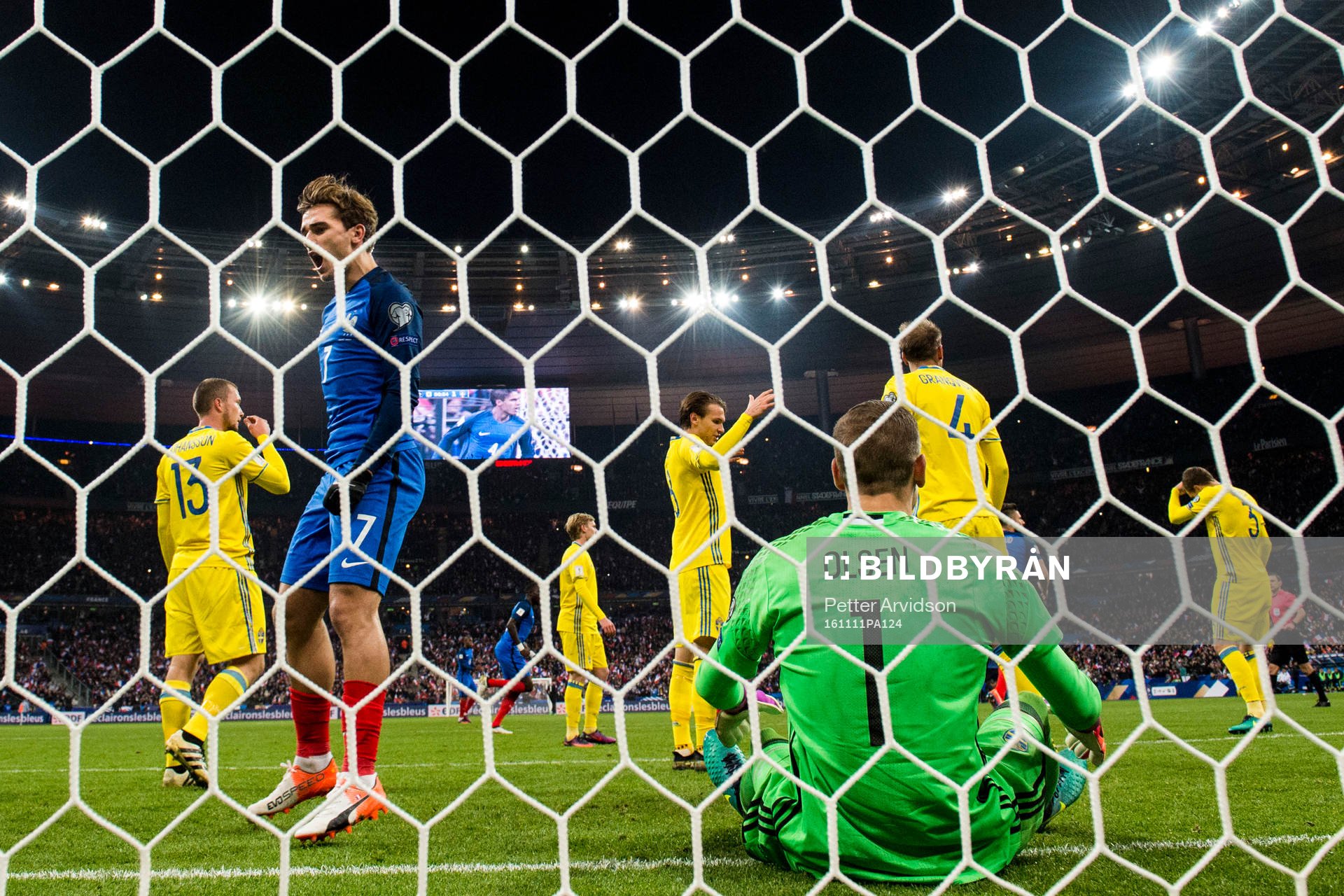 Frankrikes Antoine Griezmann (tv) jublar
