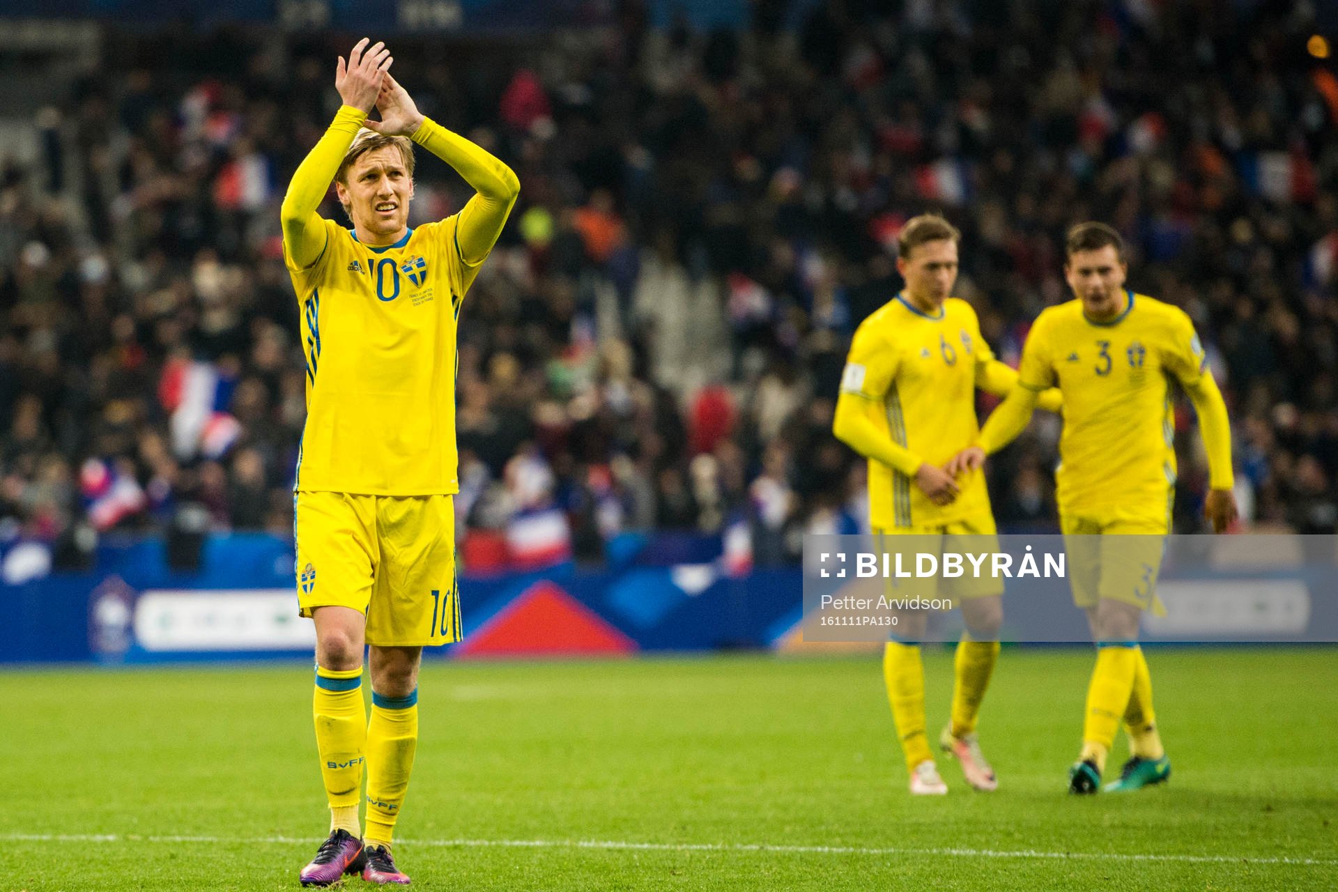 Sveriges Emil Forsberg tackar publiken