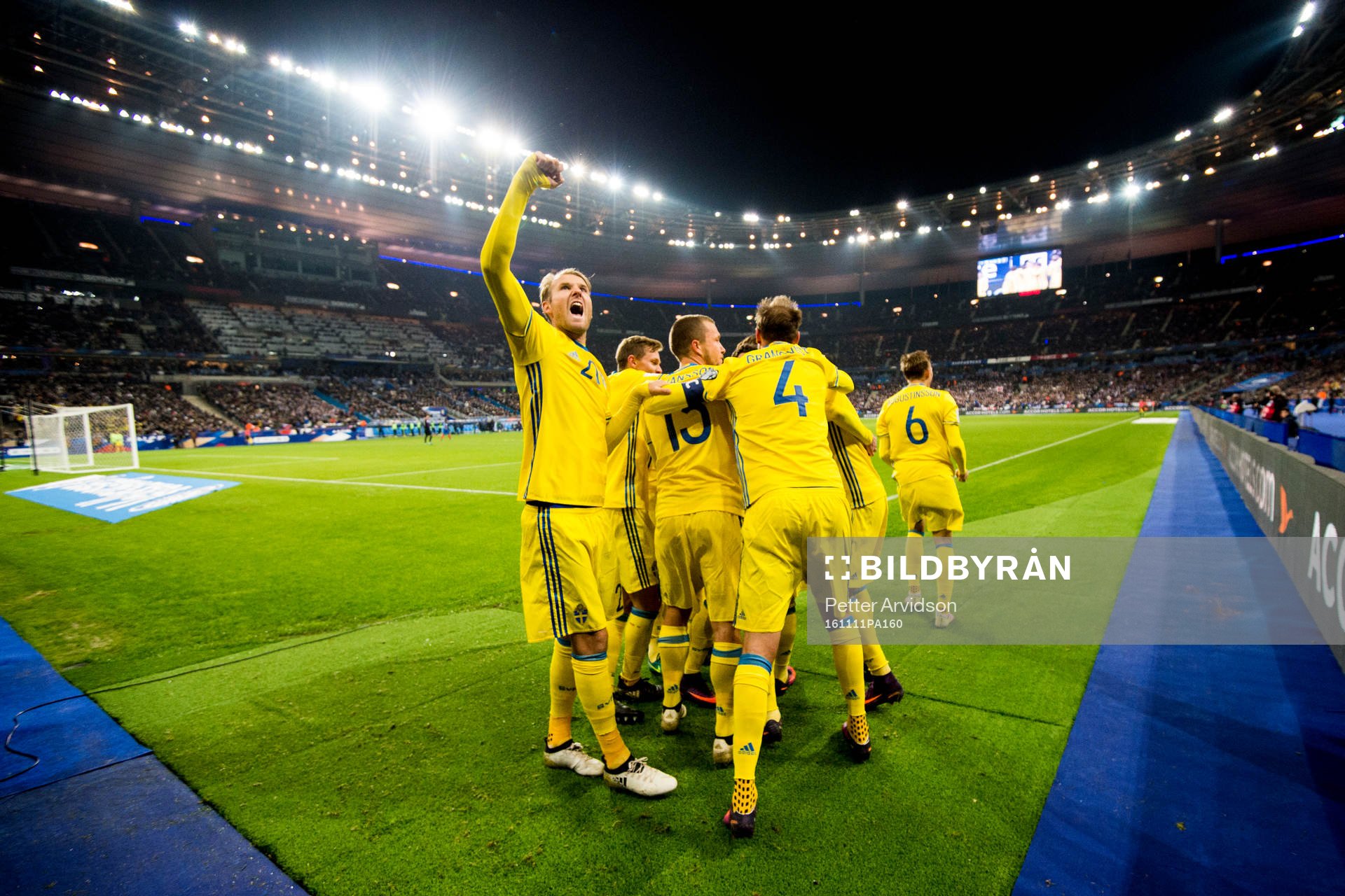 Sveriges Ola Toivonen jublar