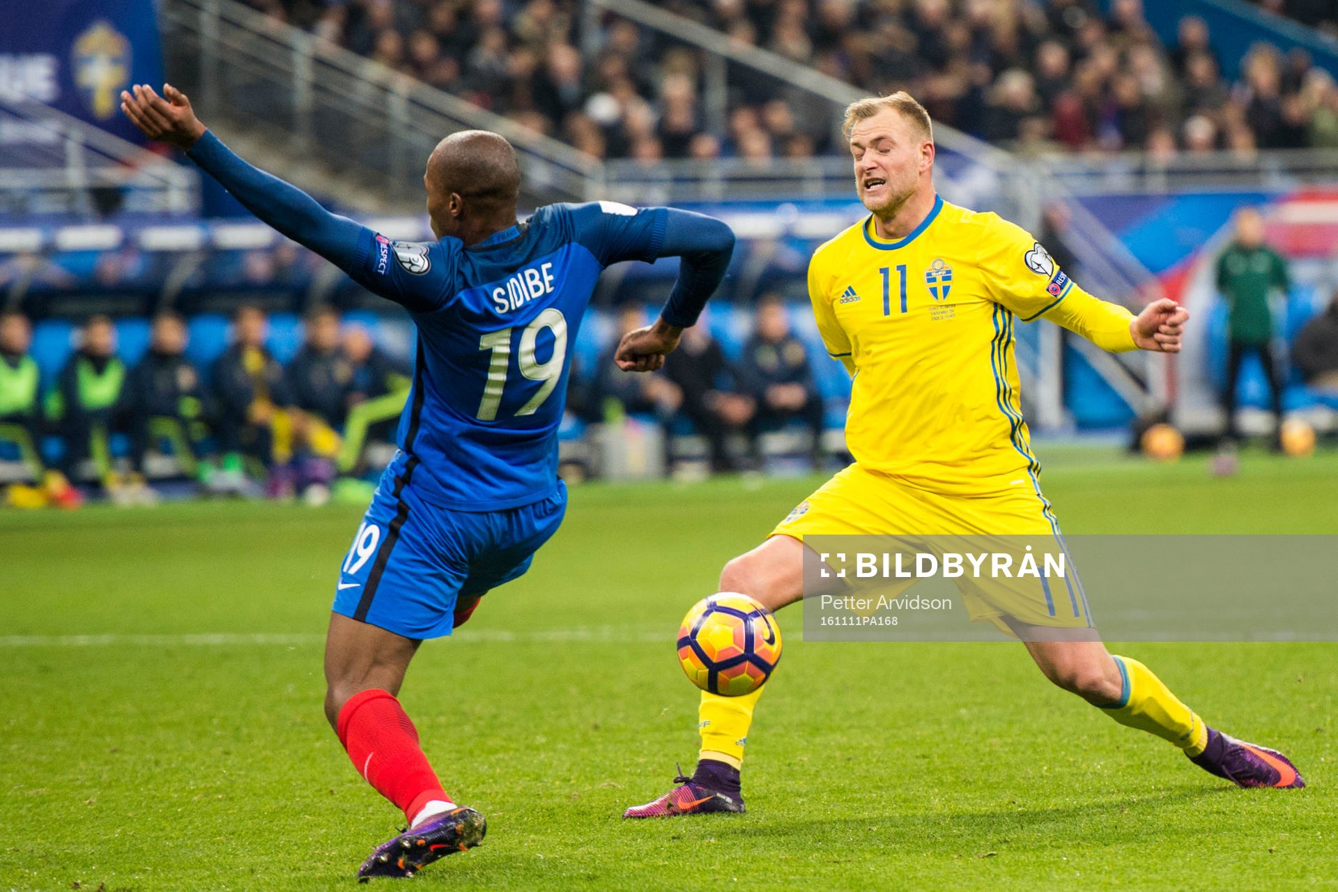 Sveriges John Guidetti och Frankrikes Djibril Sidibé