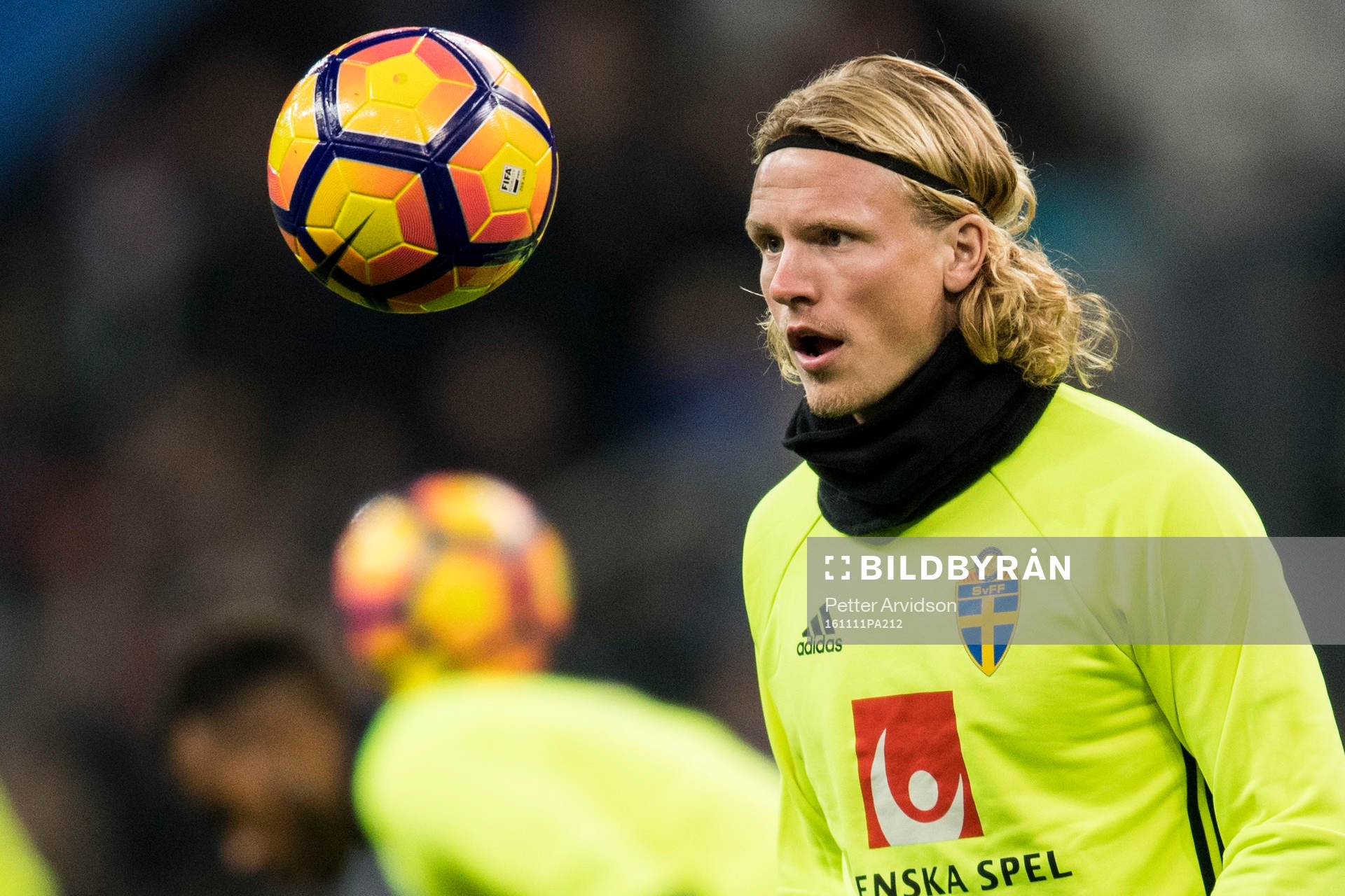 Sveriges Oscar Hiljemark värmer upp