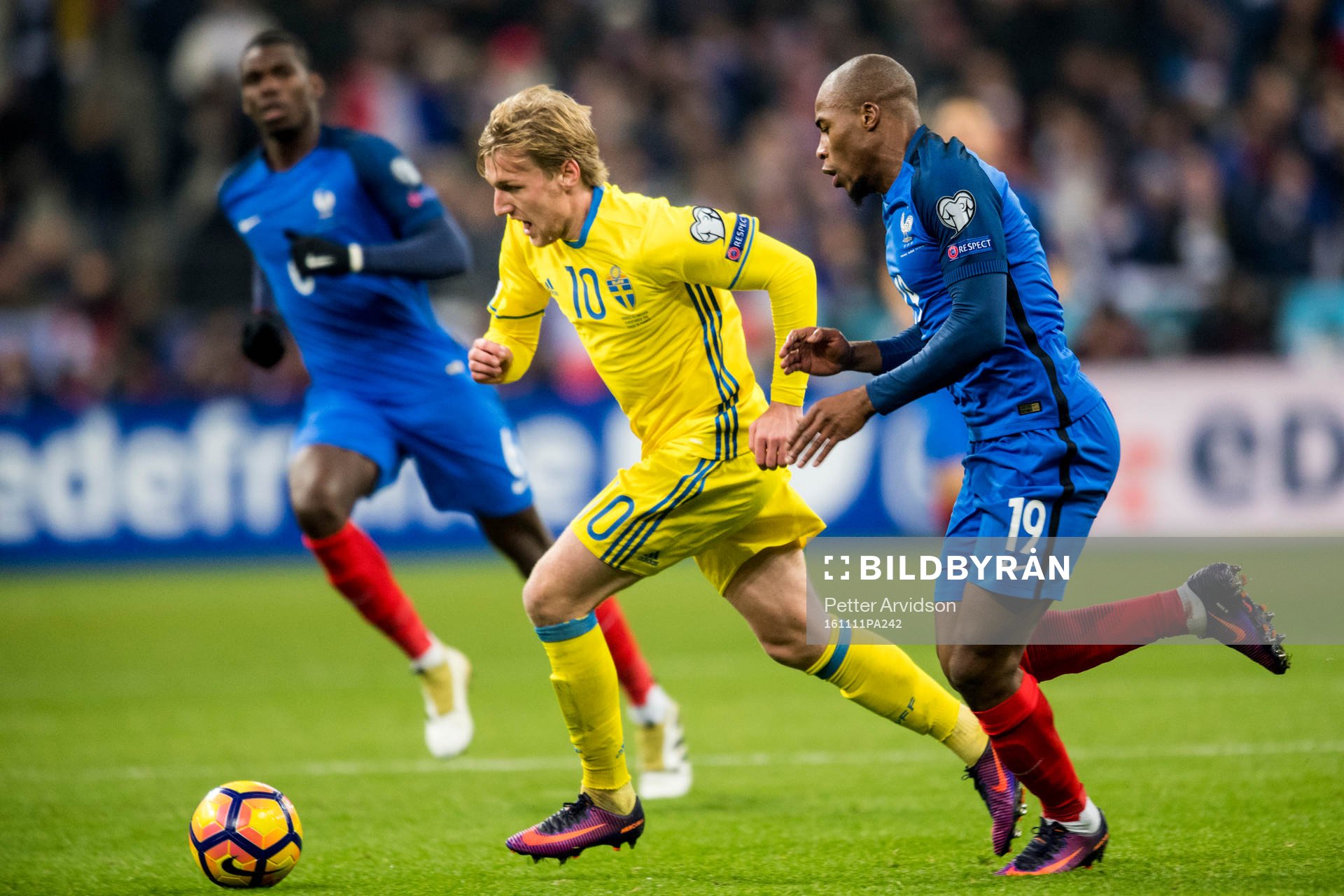 Sveriges Ola Toivonen och Frankrikes Djibril Sidibé