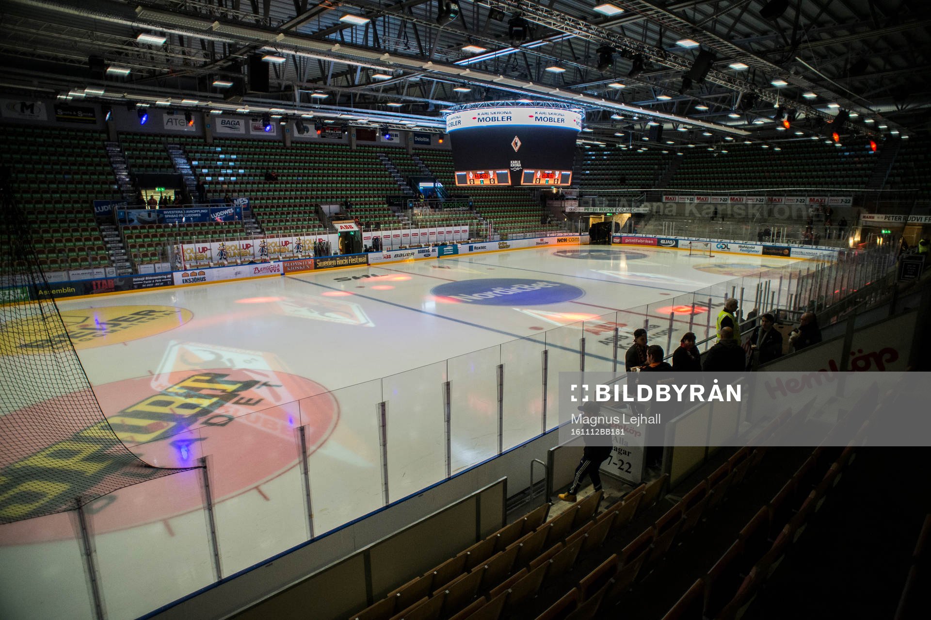 Interiört i ABB arena Rosenholm innan ishockeymatchen i