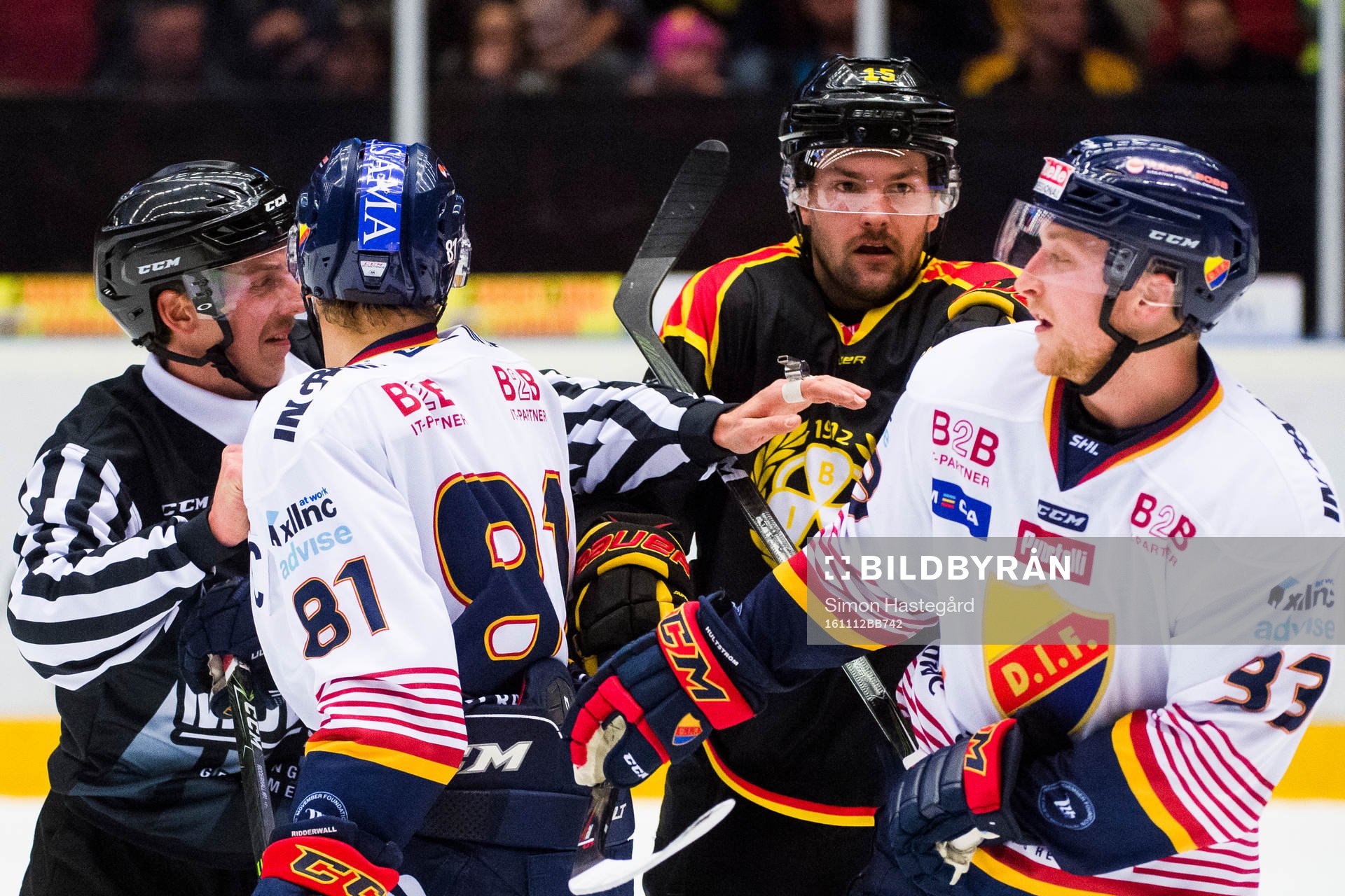 Brynäs Simon Bertilsson i bråk med Djurgårdens Linus