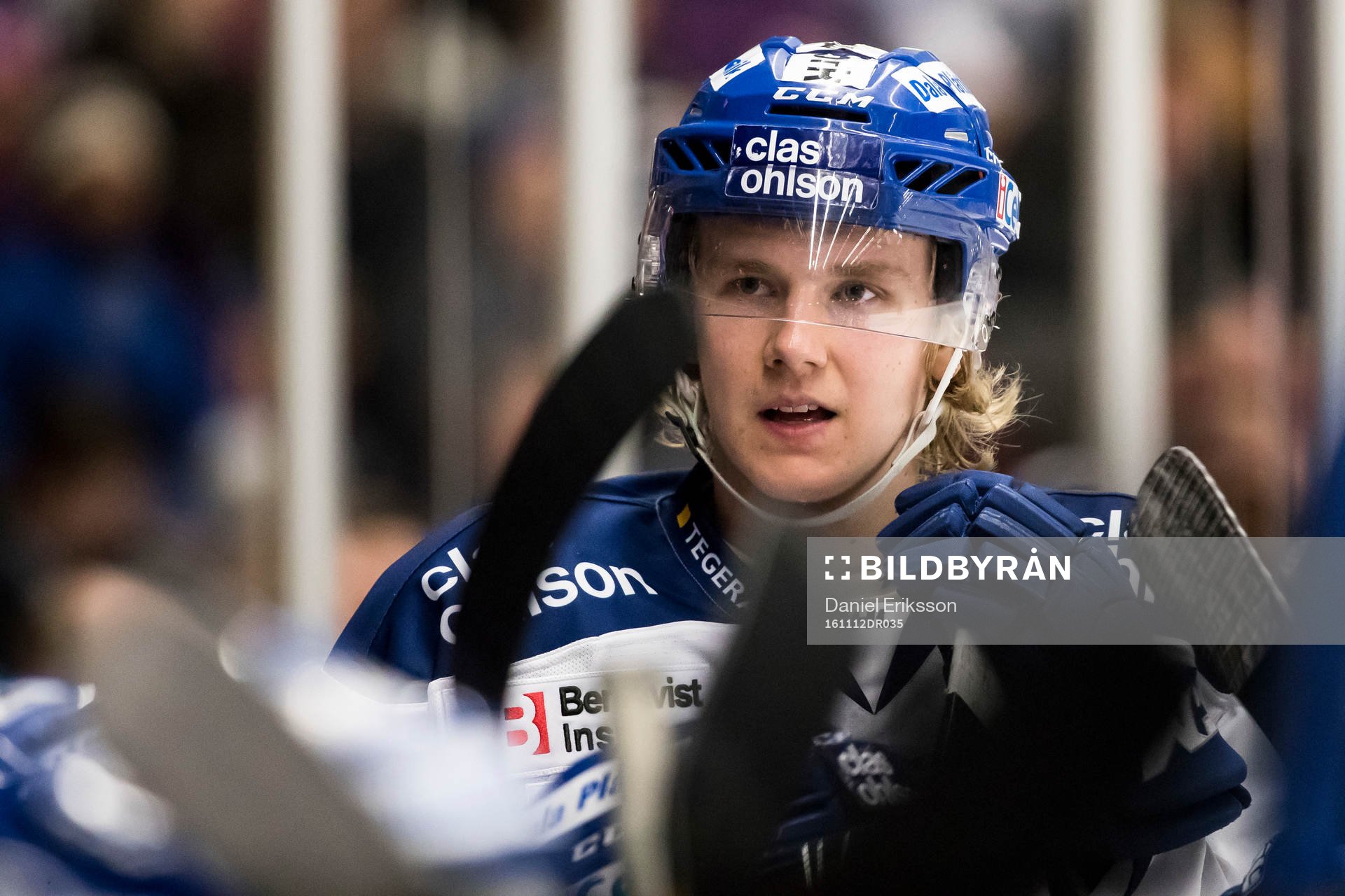 Leksands Isak Skedung  i ishockeymatchen i SHL mellan