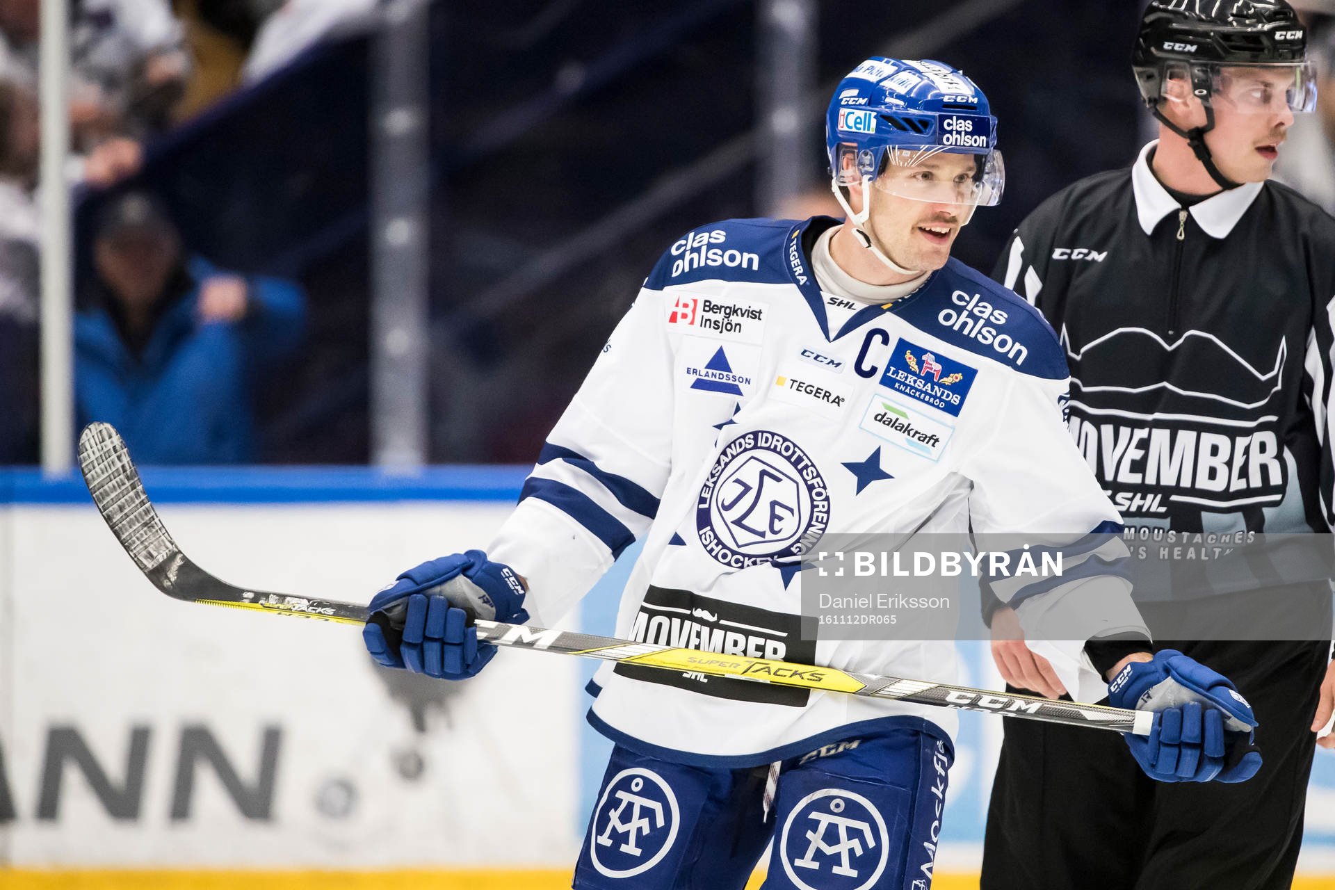 Leksands Jesper Ollas  i ishockeymatchen i SHL mellan