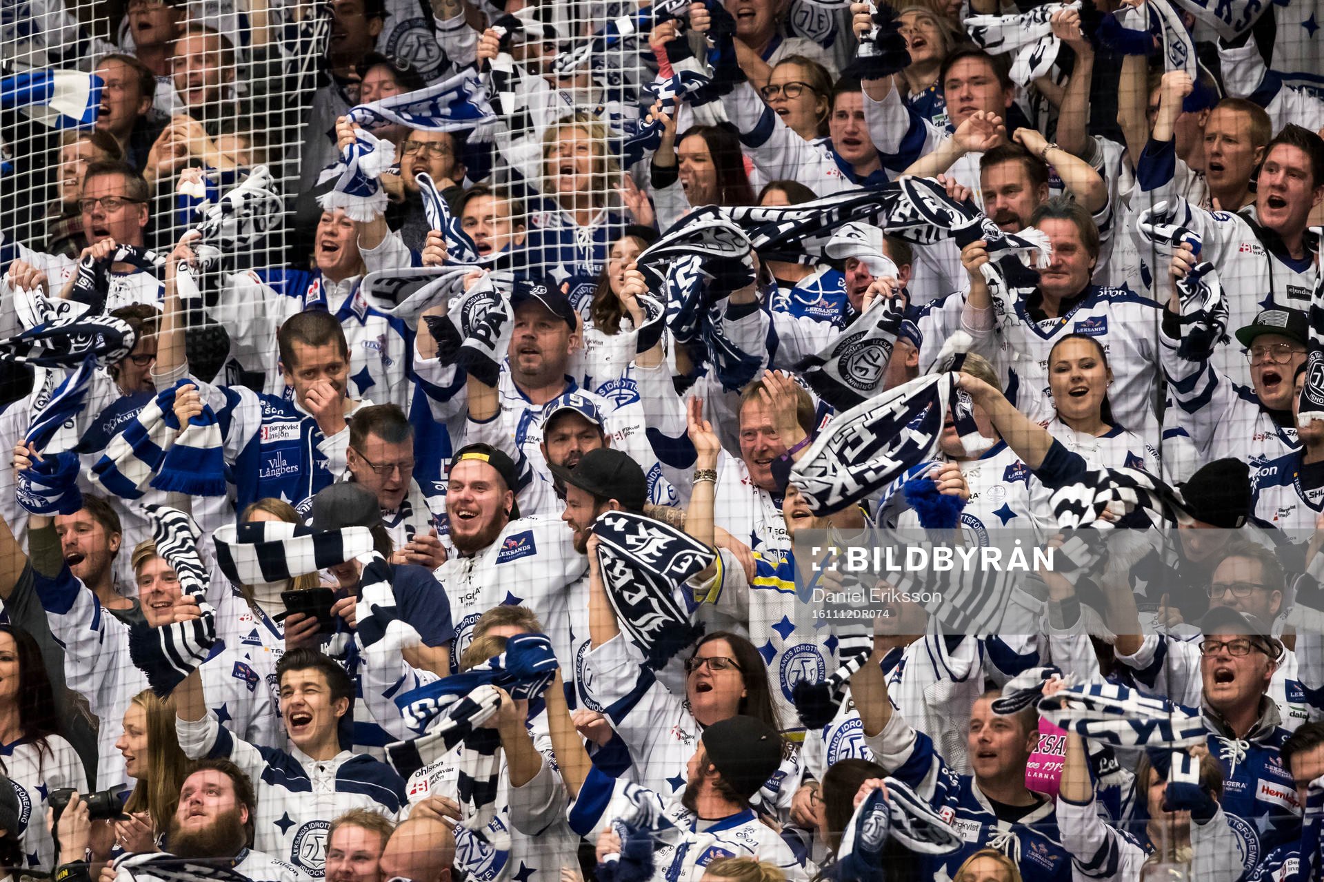 Leksands fansen jublar i ishockeymatchen i SHL mellan