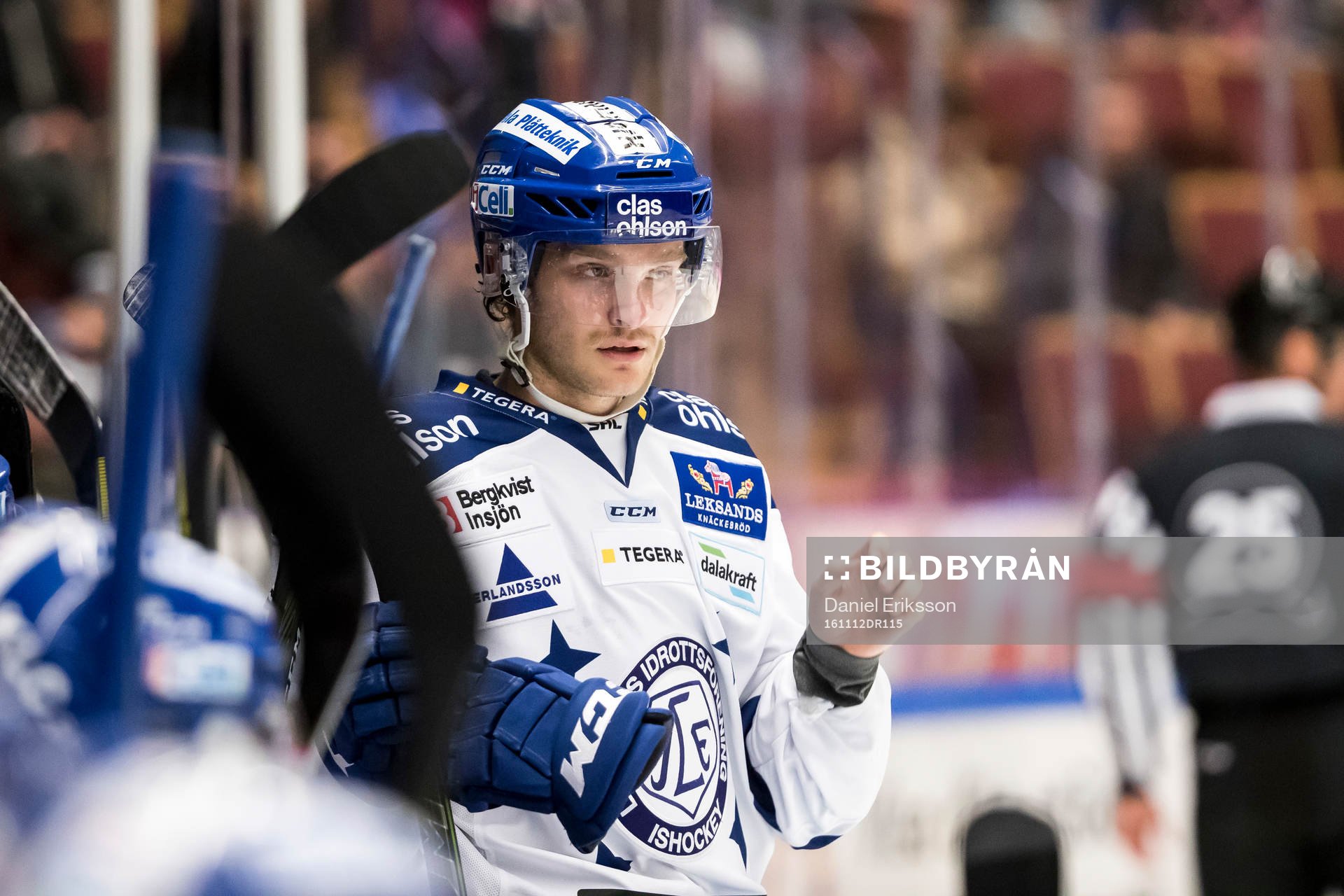 Leksands Johan Olofsson  i ishockeymatchen i SHL mellan