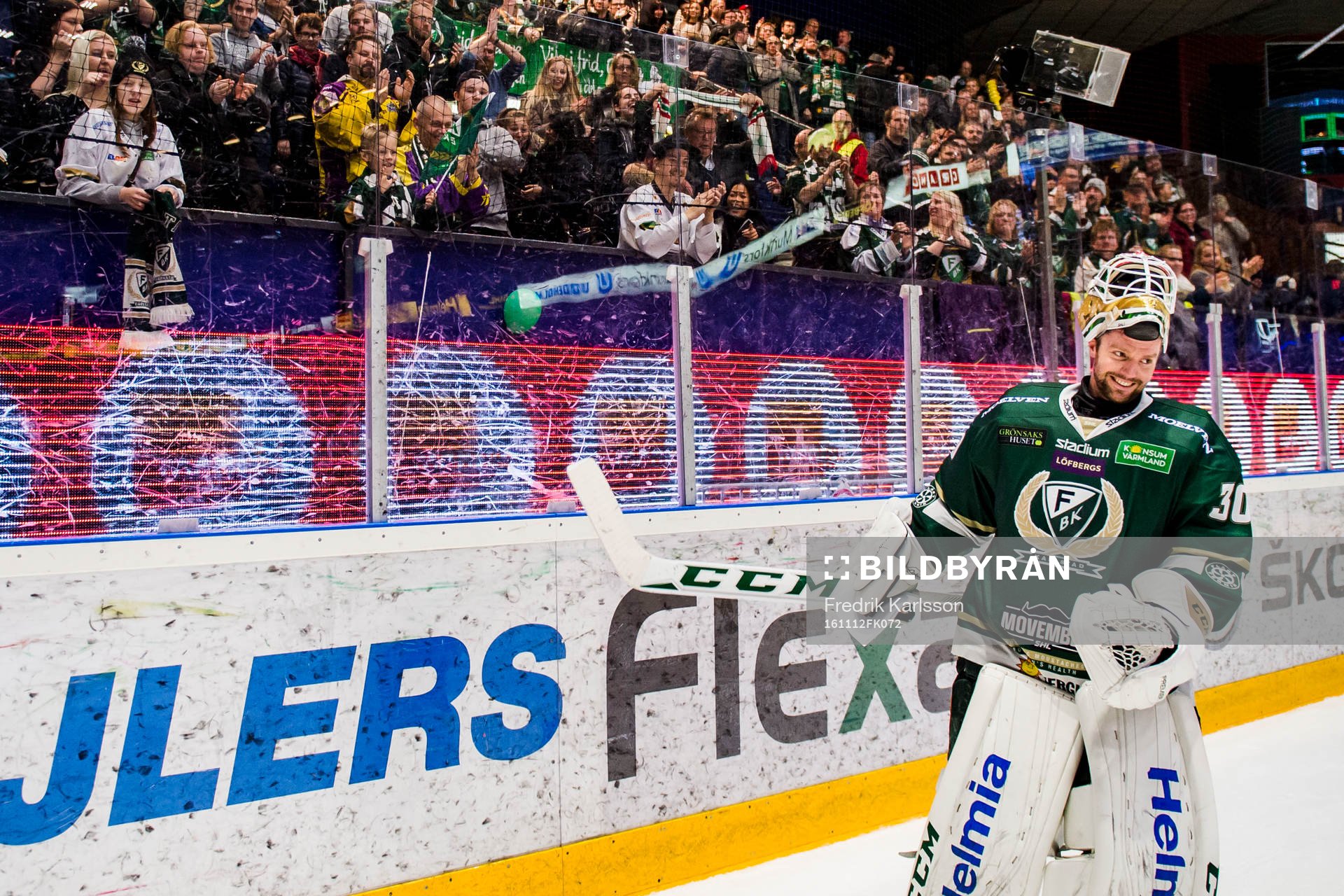 Färjestads målvakt Lars Haugen jublar