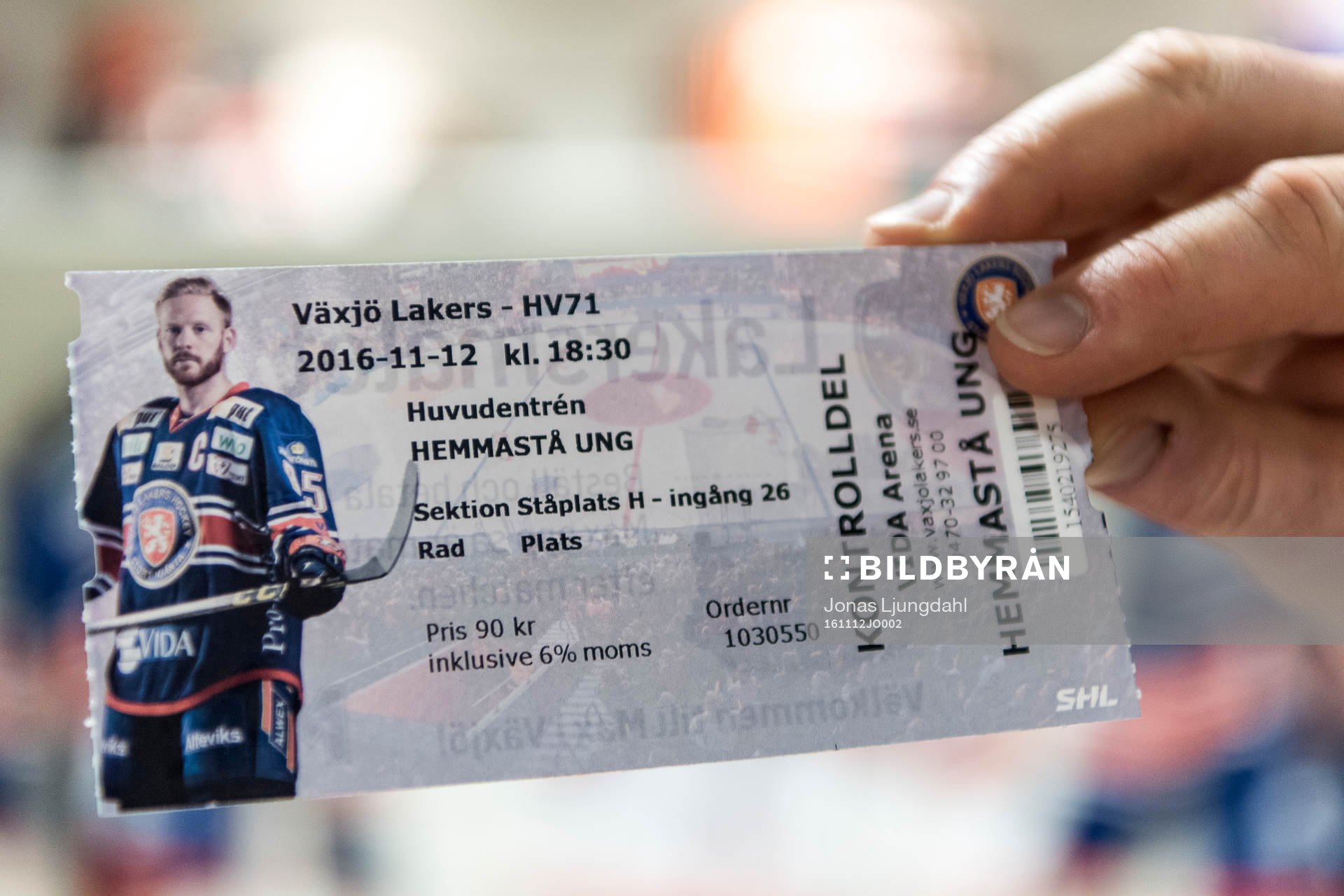Matchbiljett före ishockeymatchen i SHL mellan Växjö och