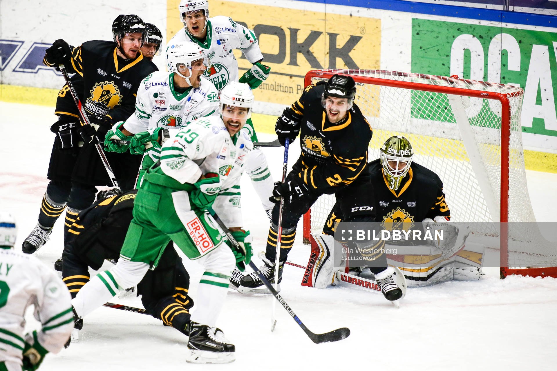 Skellefteås Marcus Pettersson och målvakt Joni Ortio