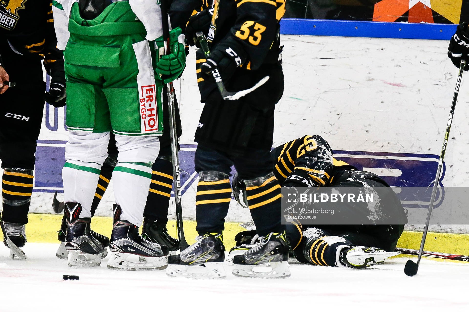 Skellefteås Axel Holmström utgår knäskadad