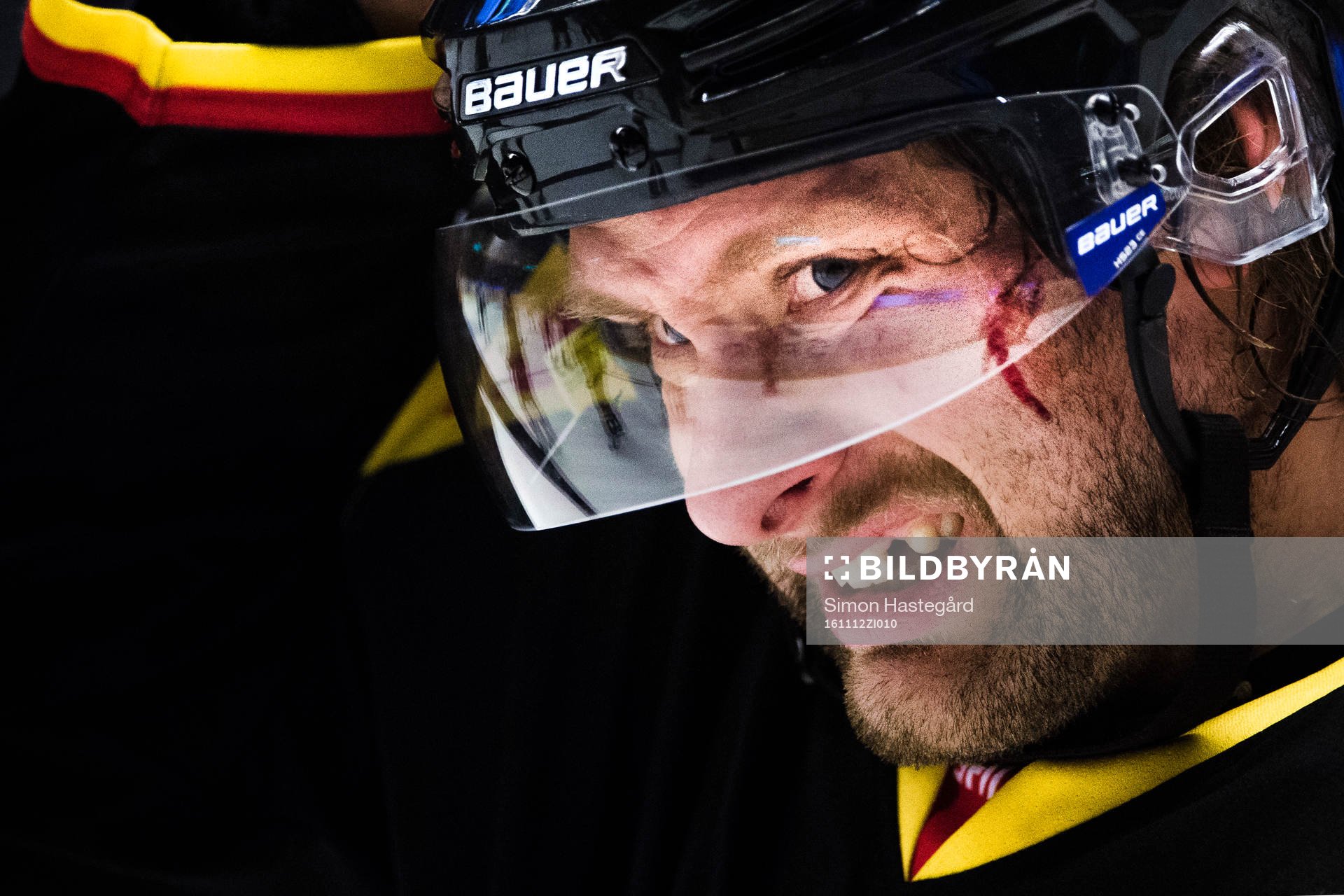 Brynäs Jonathan Granström blöder i ansiktet