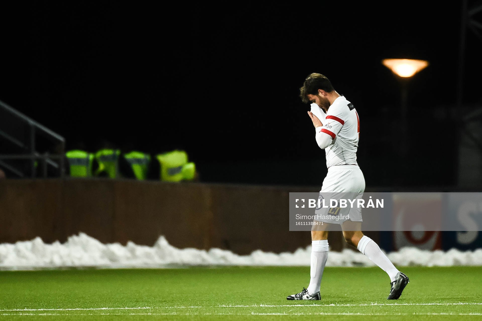 Assyriskas Gabriel Valongo da Silva deppar när han lämnar