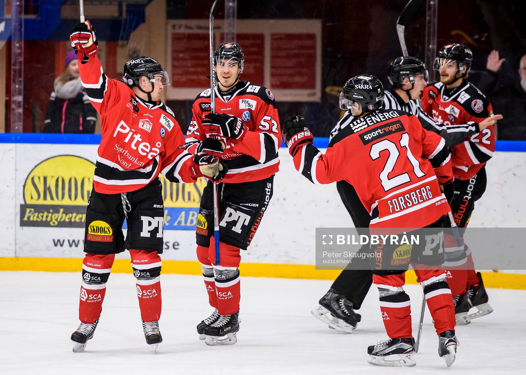 Piteås David Pettersson (v) jublar