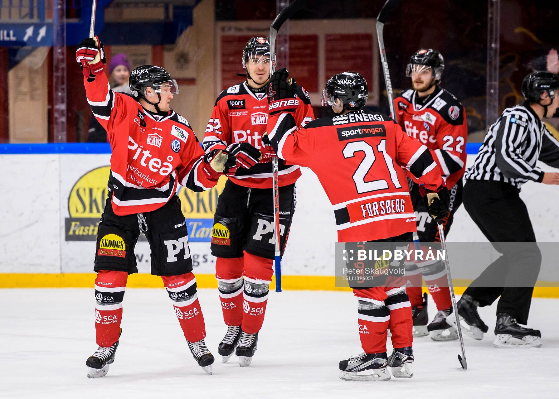 Piteås David Pettersson (v) jublar