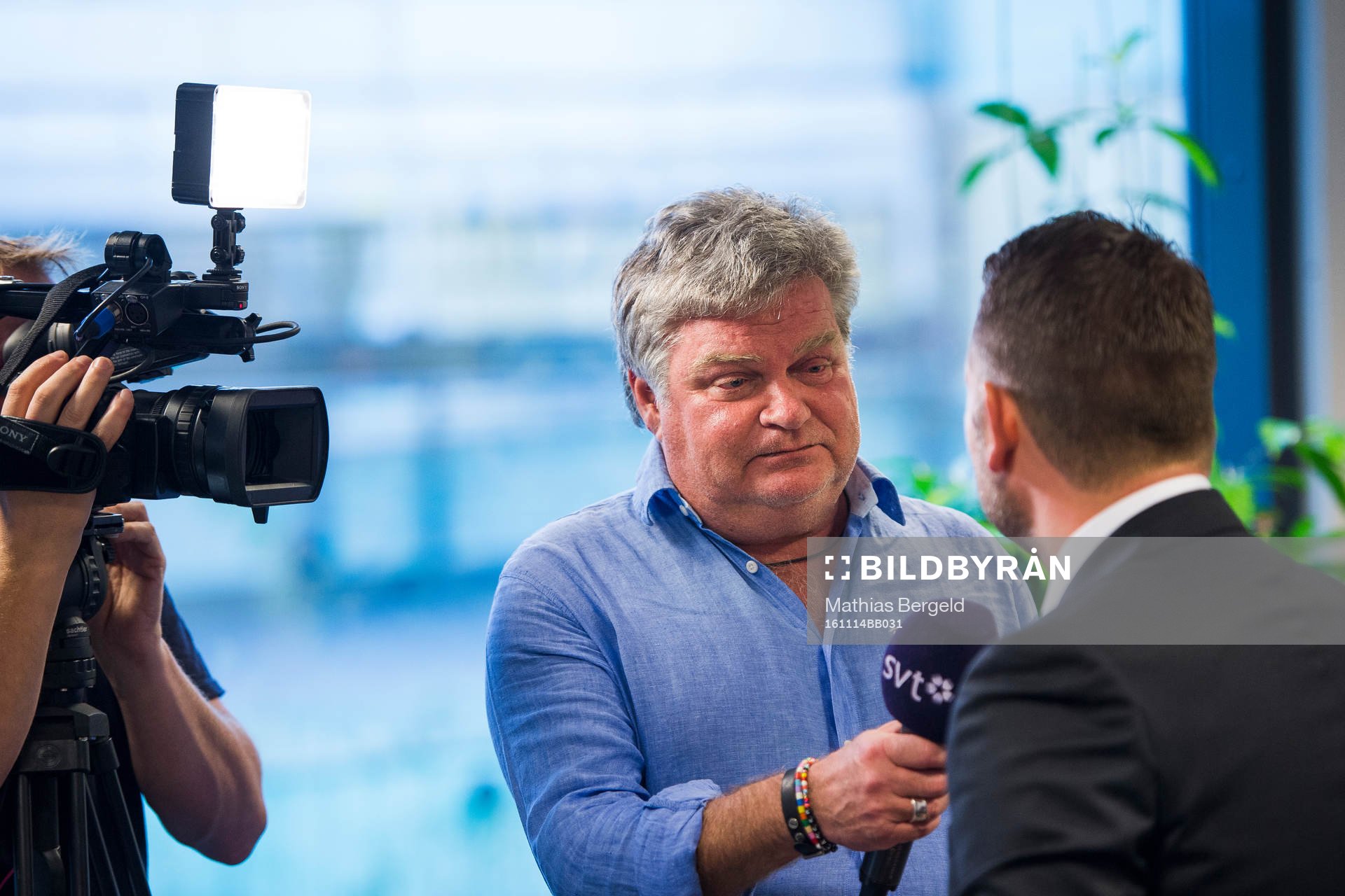 s Pelle Nyström intervjuar Mikael Stahre när han