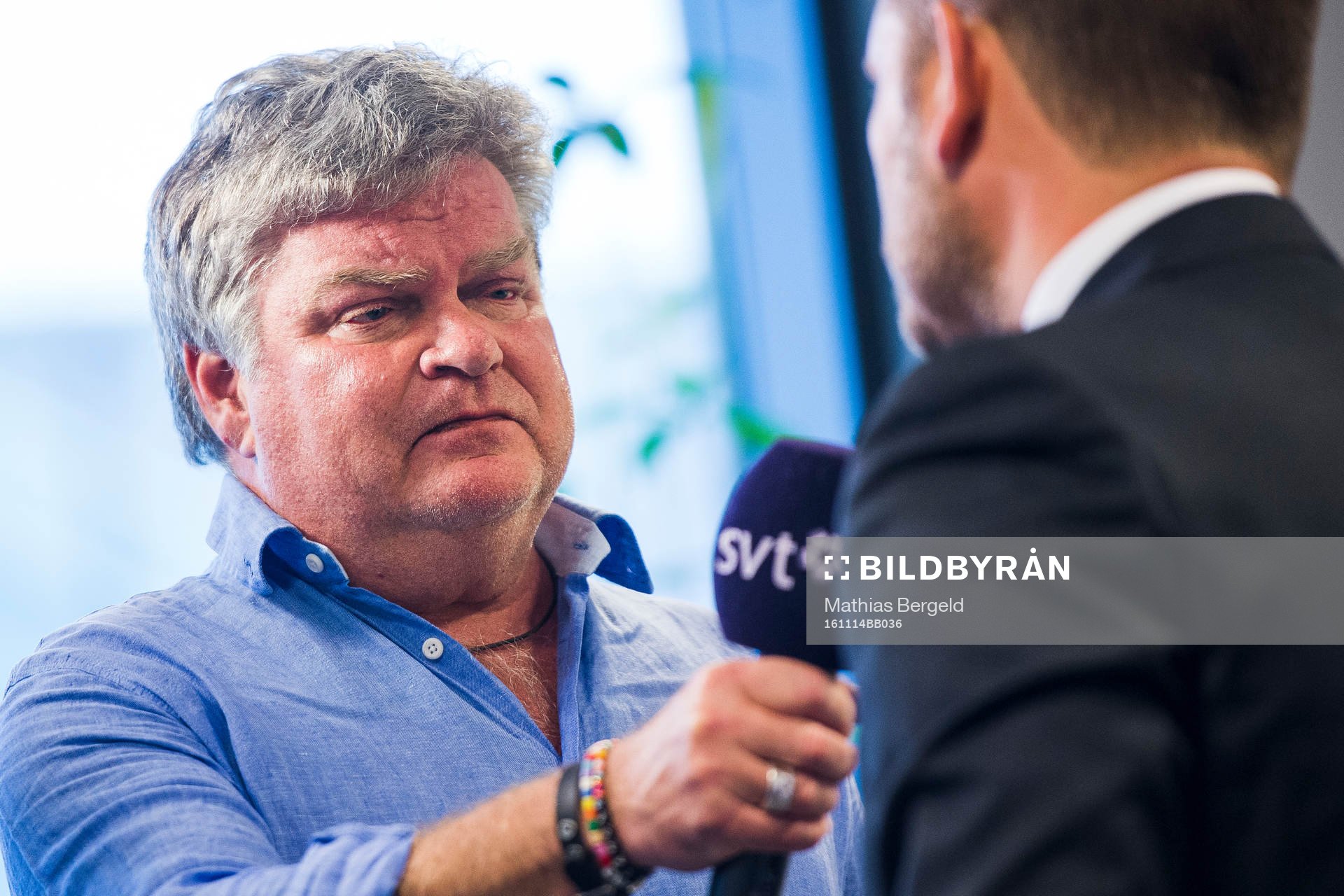 s Pelle Nyström intervjuar Mikael Stahre när han