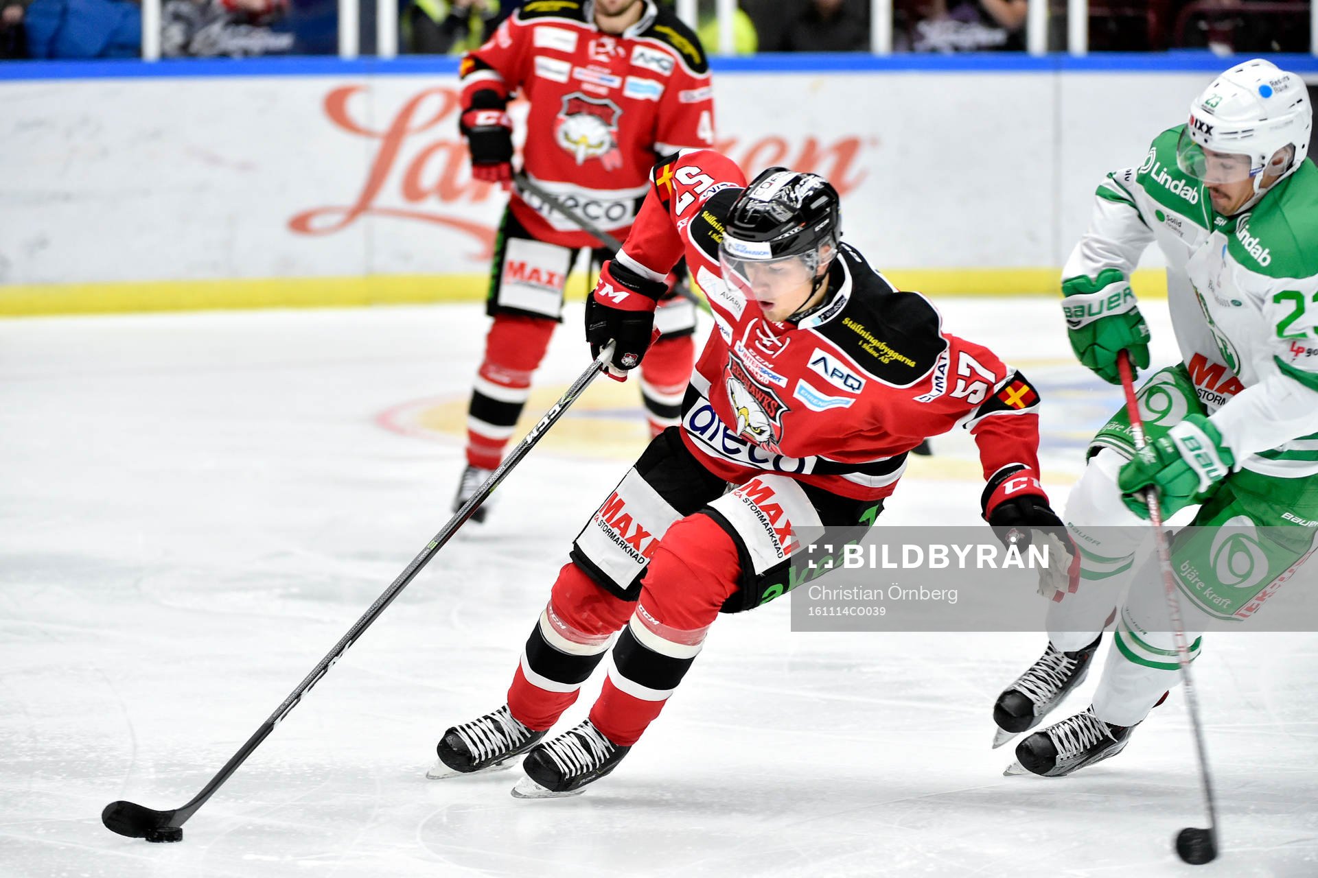 Malmö Redhawks Johan Ivarsson och Rögles Daniel Sylwander