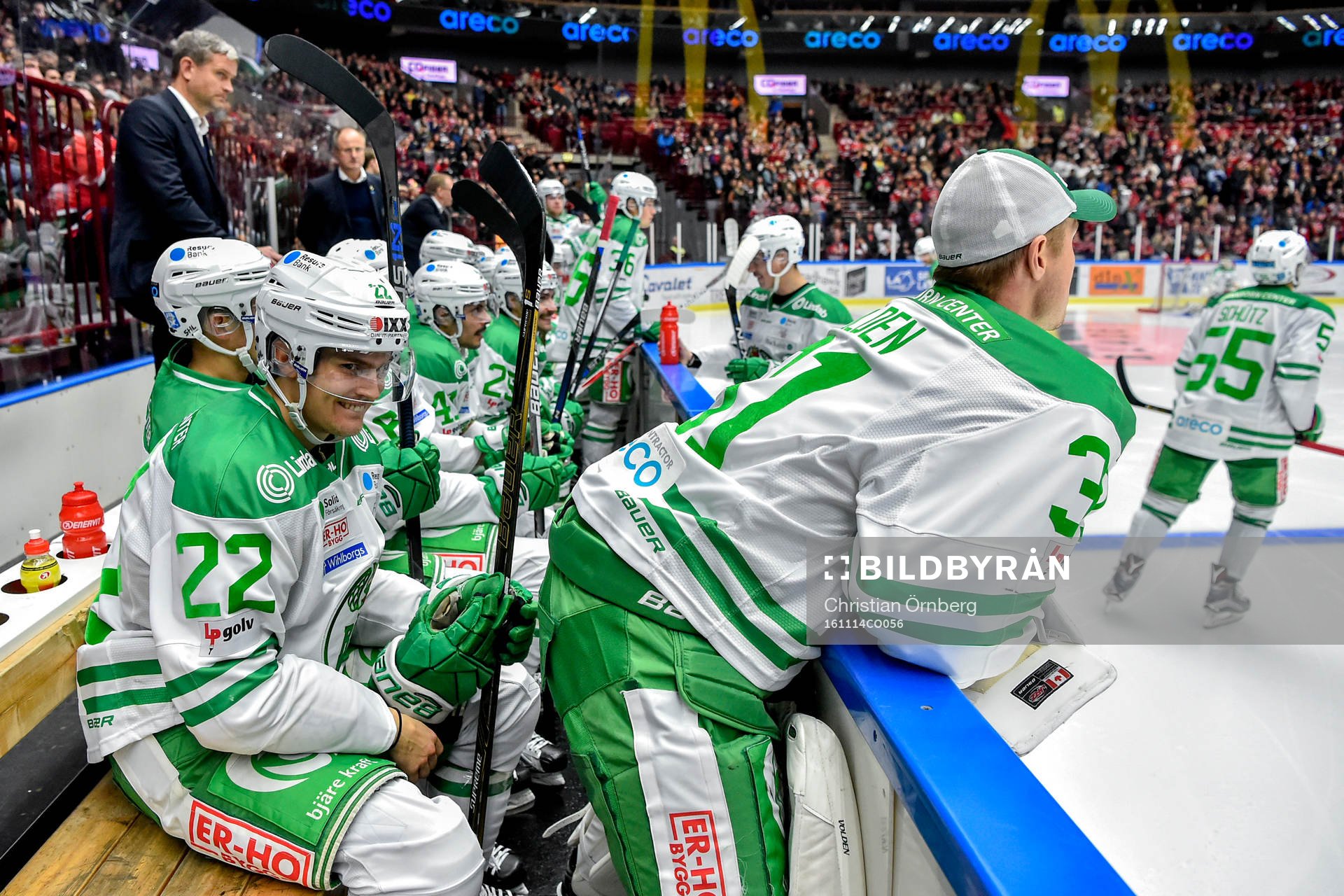 Rögles Sebastian Wännström och målvakt Lars Volden i