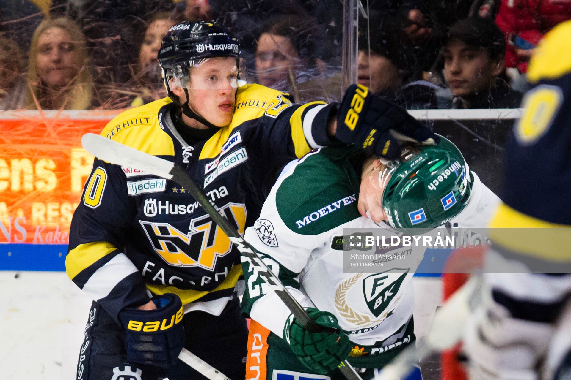 s Lawrence Pilut mot Färjestads Tim Stapleton