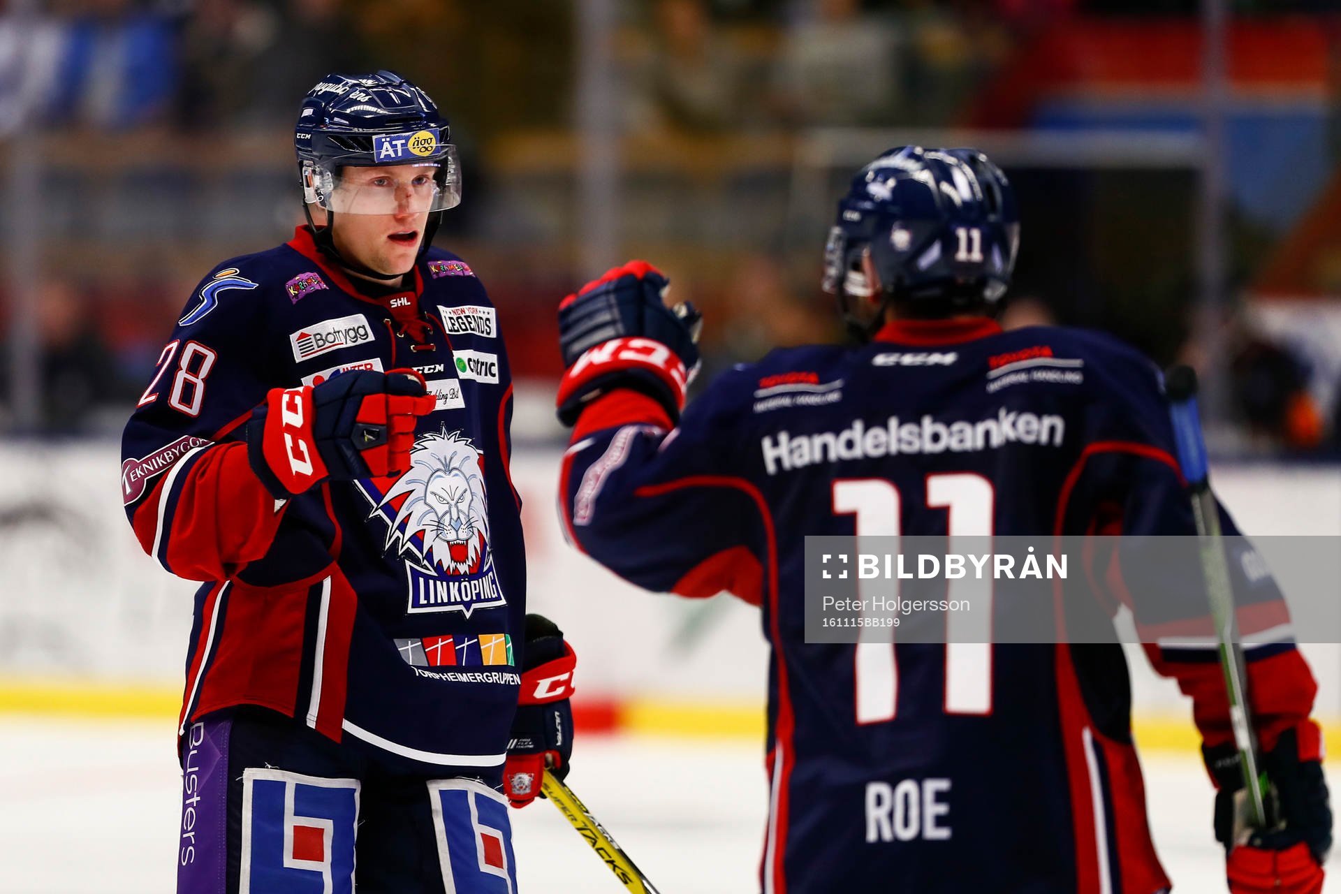 Linköpings Emil Kristensen jublar mot Garret Roe