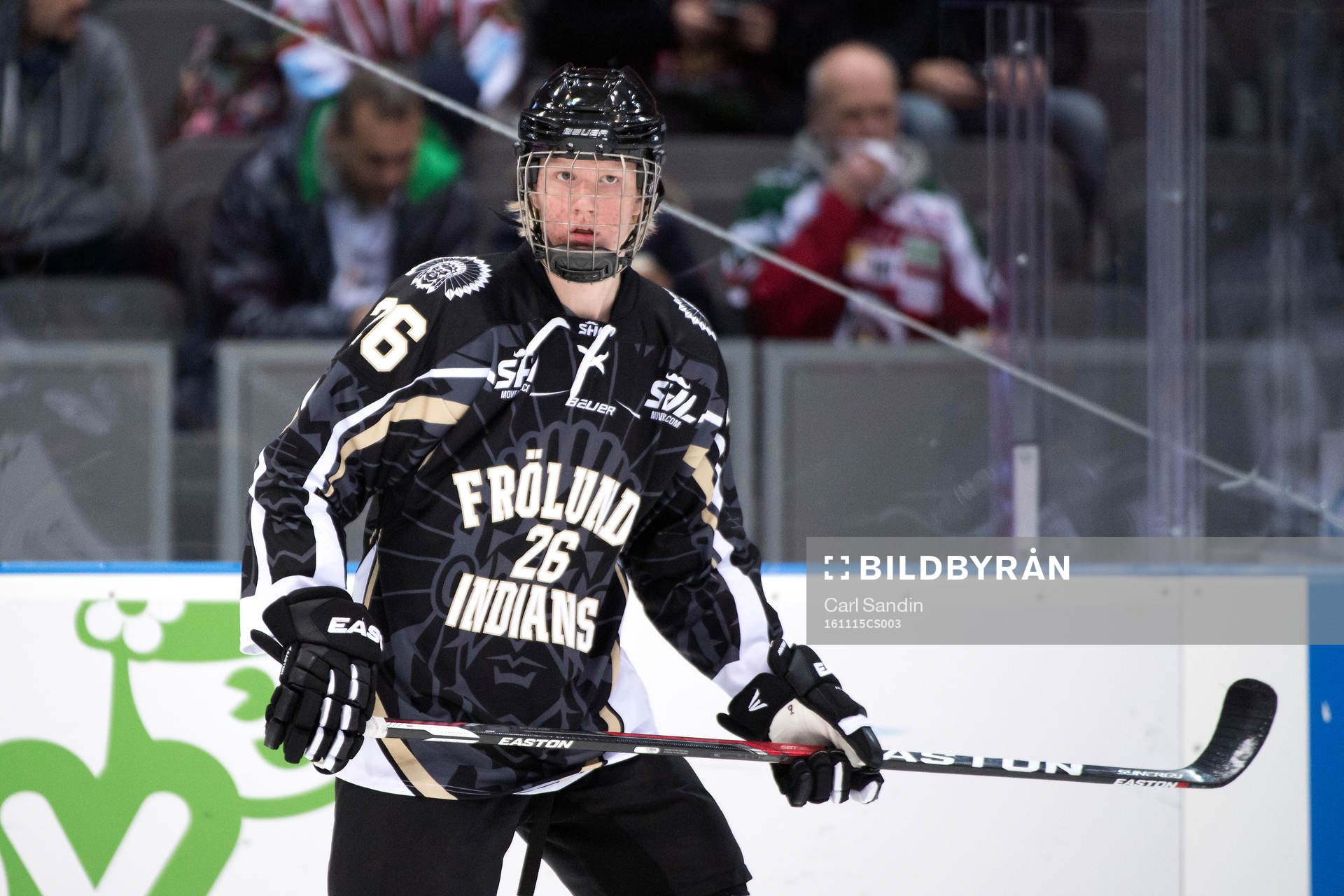 Frölundas Rasmus Dahlin värmer upp innan ishockeymatchen