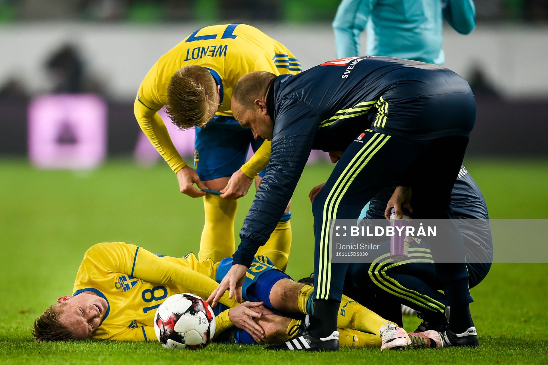 Sveriges Sam Larsson skadad