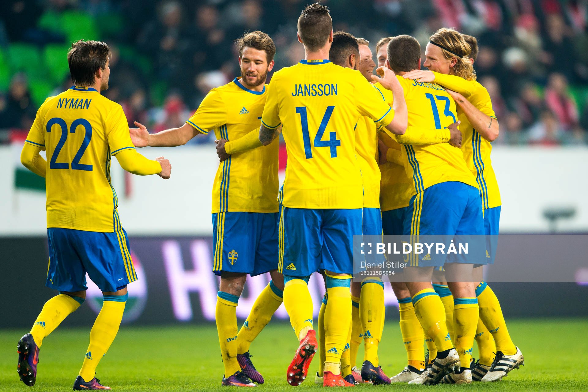 Sveriges Sam Larsson jublar
