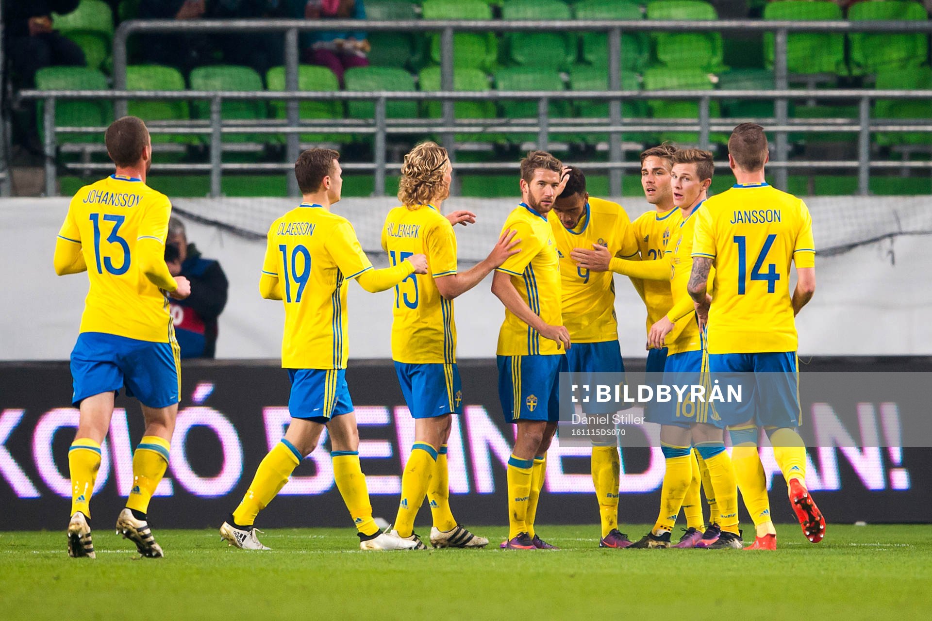 Sveriges Isaac Kiese Thelin klappas om