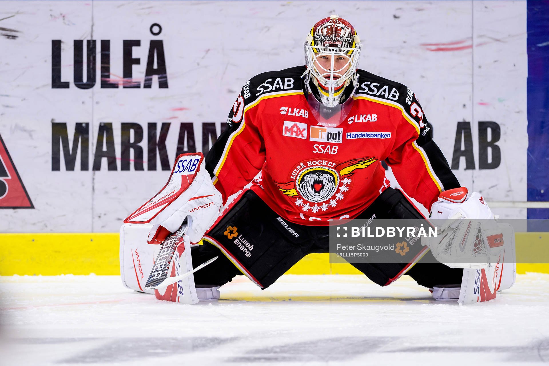 Luleås målvakt Filip Gustavsson på uppvärmningen