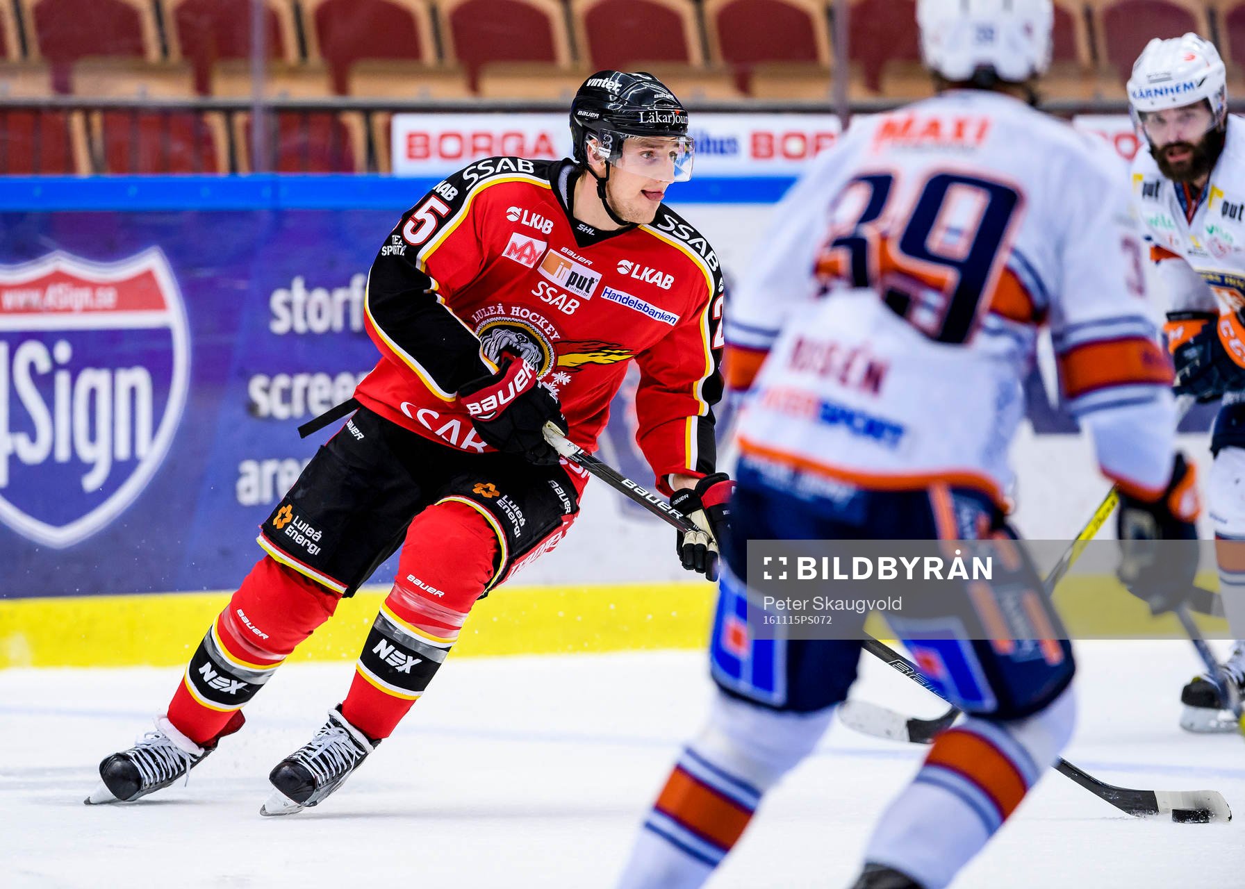 Luleås Anton Hedman med pucken