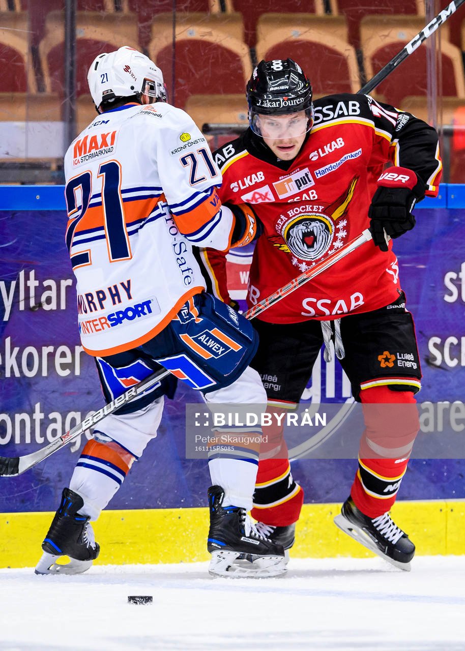 Växjös Cory Murphy stoppar Luleås Petter Emanuelsson