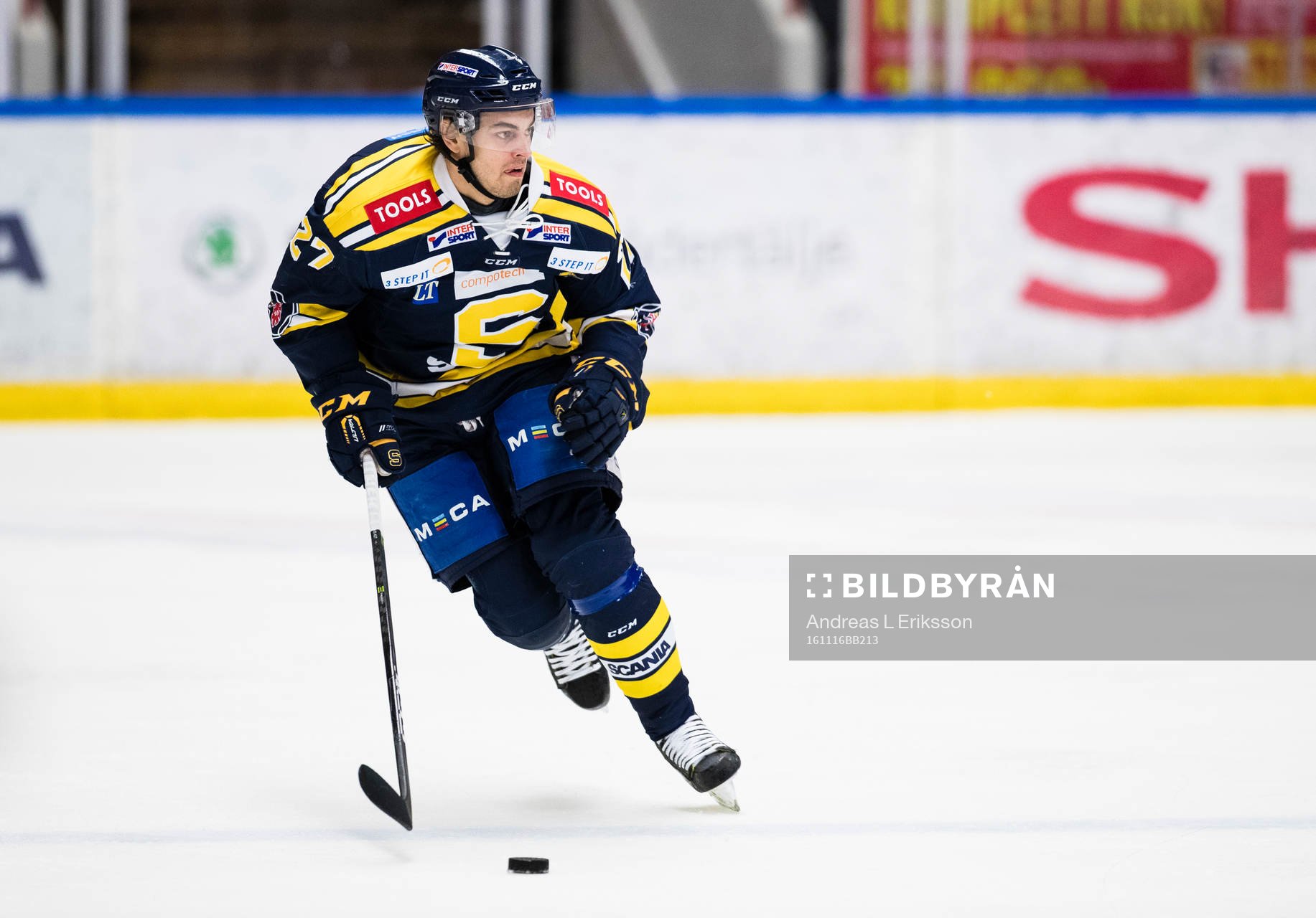 Södertäljes Felix Maegaard-Scheel med pucken