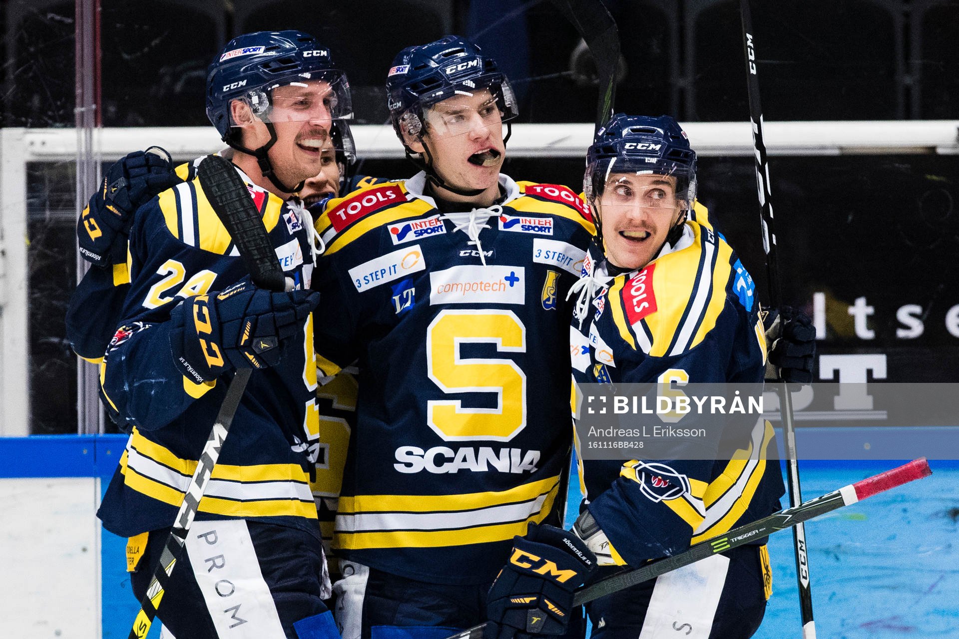 Södertäljes Anton Holm (m) jublar