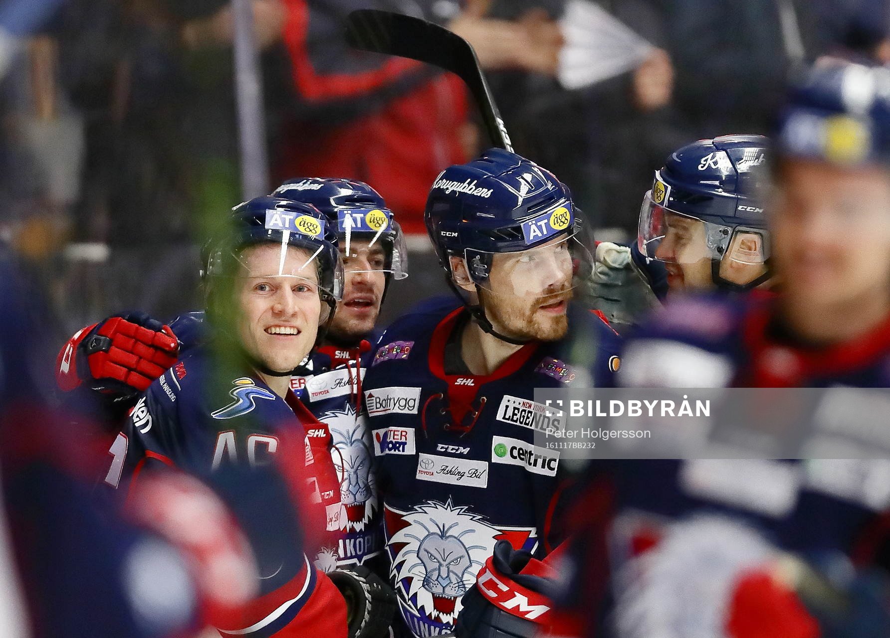 Linköpings Mathis Olimb och Anssi Salmela jublar