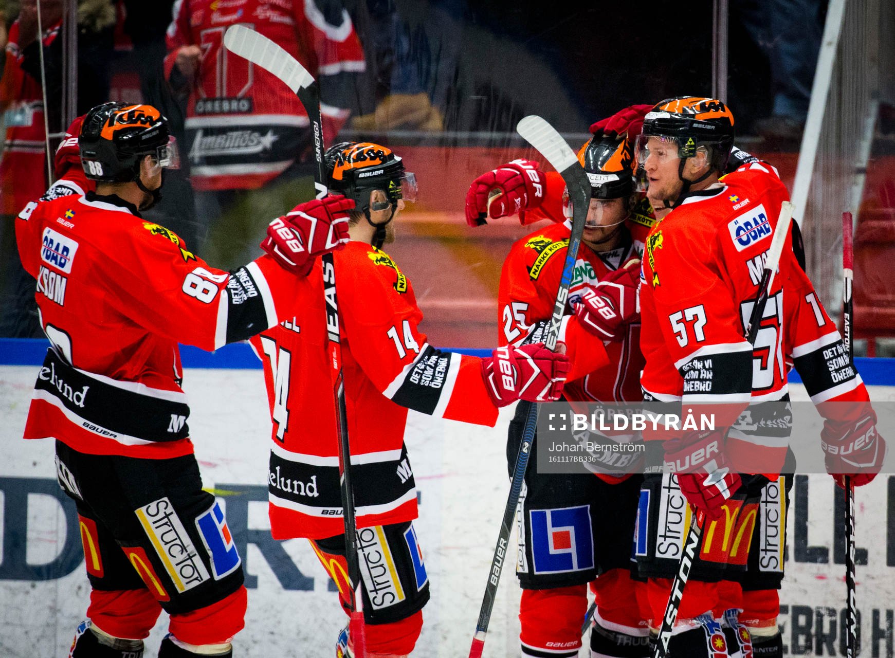 Örebros Daniel Viksten gör 3-0 och jublar med Tom