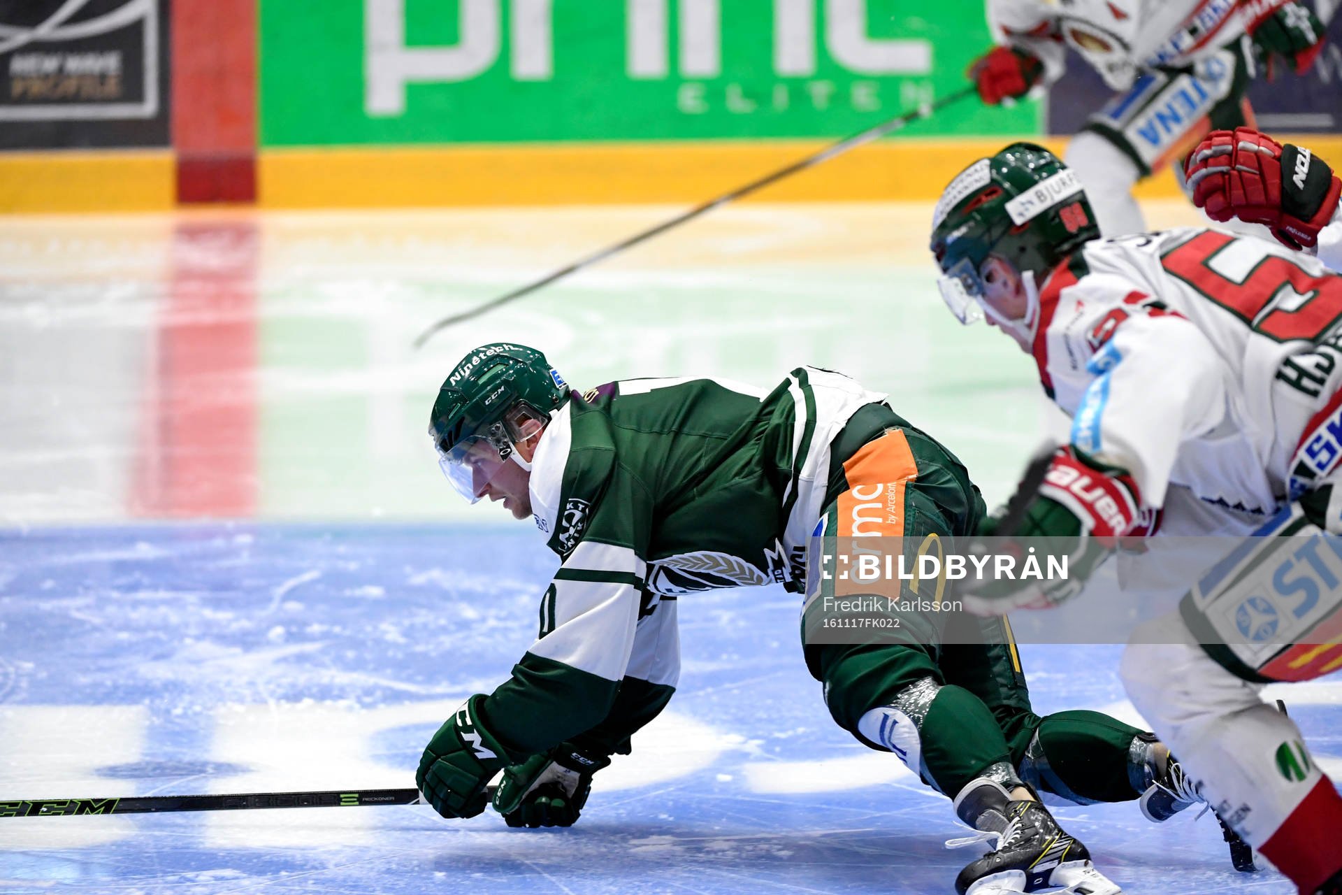 Färjestads Marcus Nilsson fälls av Frölundas Rasmus