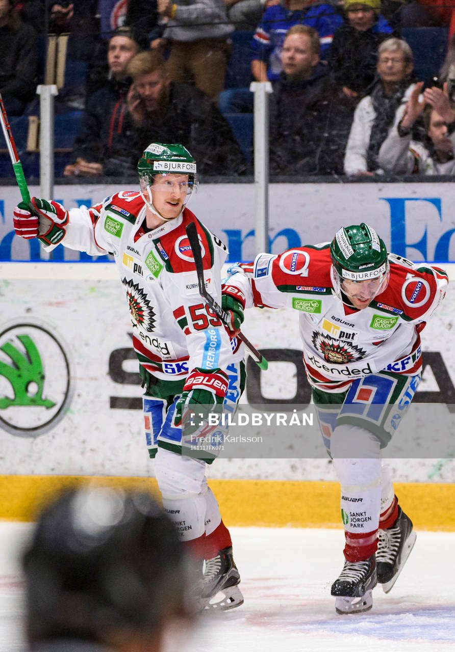 Frölundas Simon Hjalmarsson och Joel Lundqvist jublar